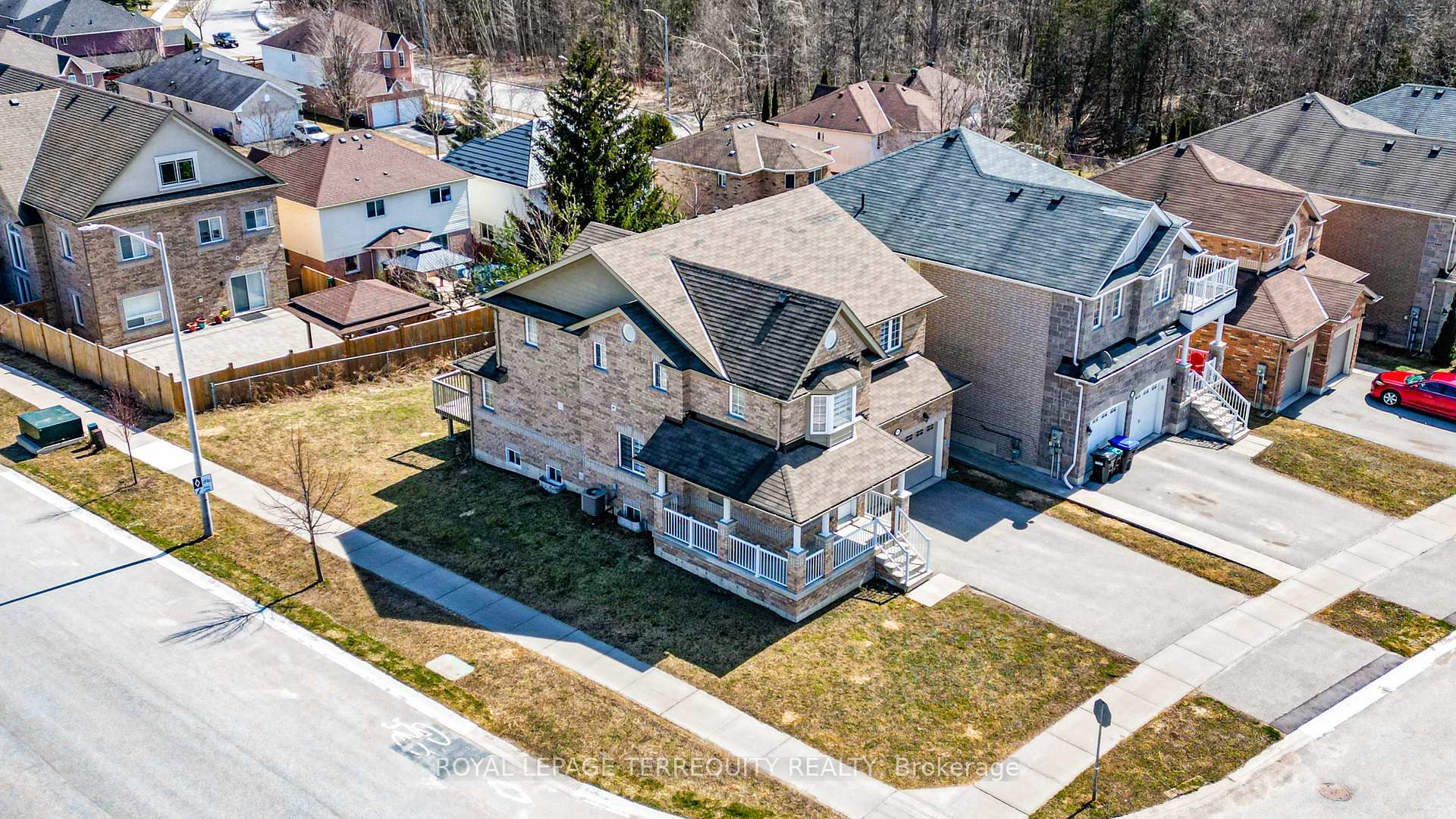 Photo 4 of 2251 Whitewood Crescent, Innisfil, Alcona — HOMEH