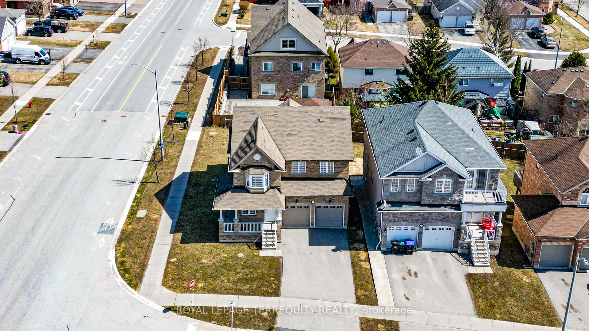 Photo 6 of 2251 Whitewood Crescent, Innisfil, Alcona — HOMEH