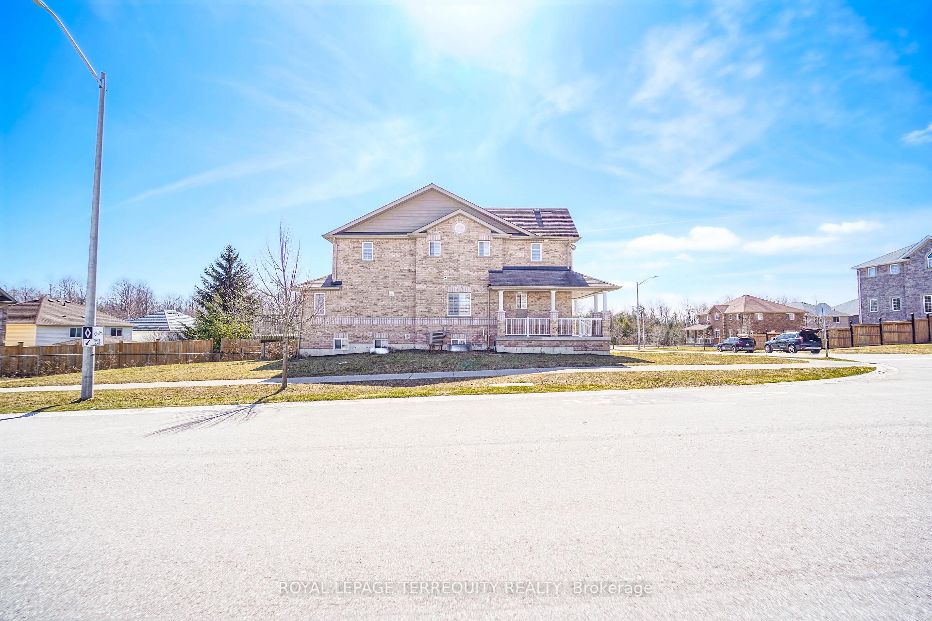 Photo 7 of 2251 Whitewood Crescent, Innisfil, Alcona — HOMEH