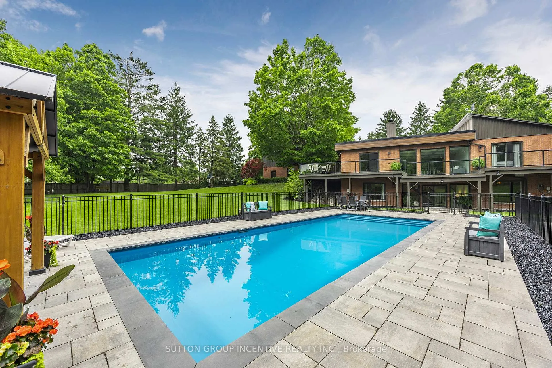 Photo 3 of 214 Hickory Lane, Barrie, Bayshore — HOMEH