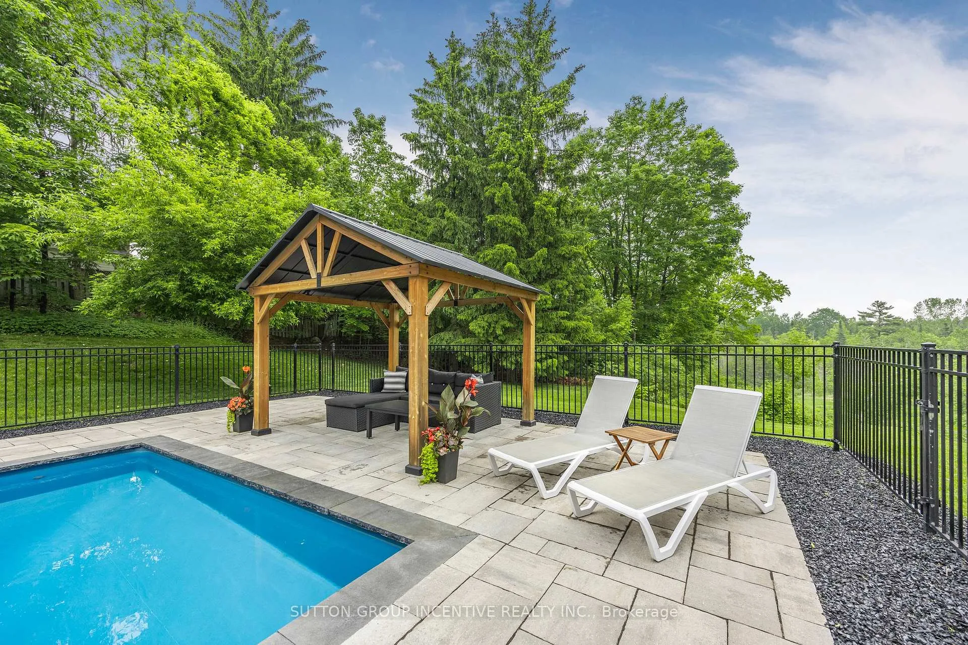 Photo 5 of 214 Hickory Lane, Barrie, Bayshore — HOMEH