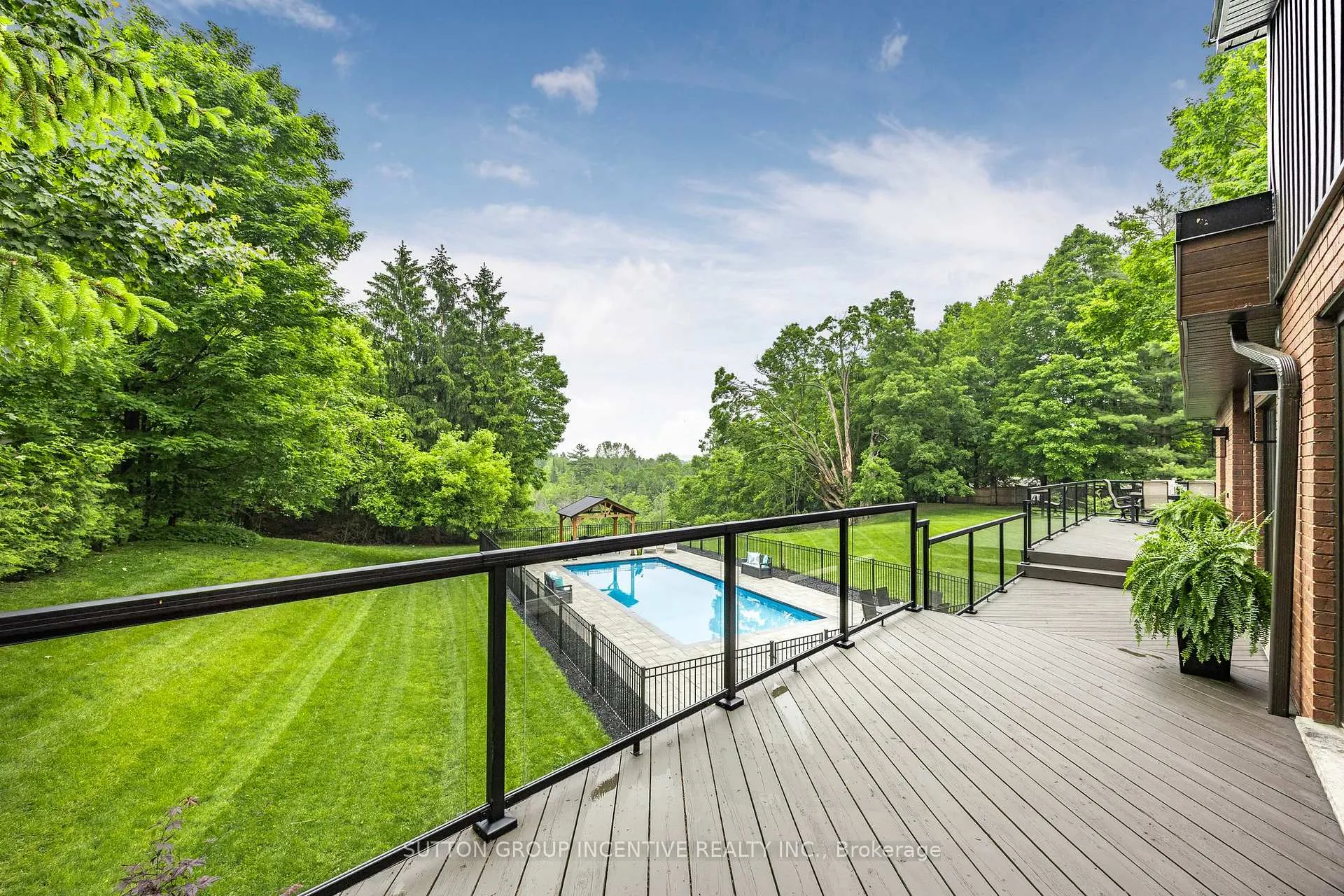 Photo 9 of 214 Hickory Lane, Barrie, Bayshore — HOMEH