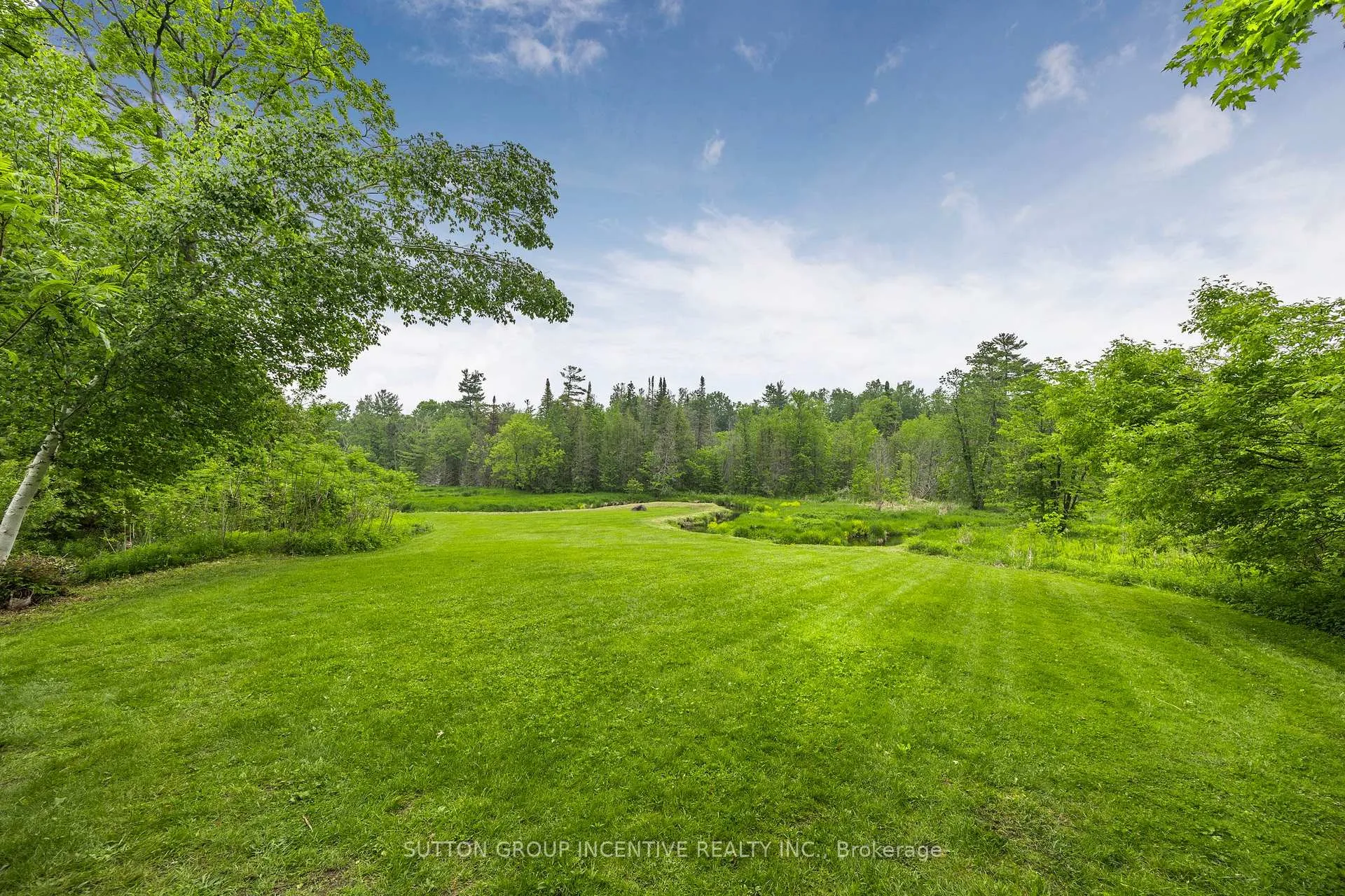 Photo 11 of 214 Hickory Lane, Barrie, Bayshore — HOMEH