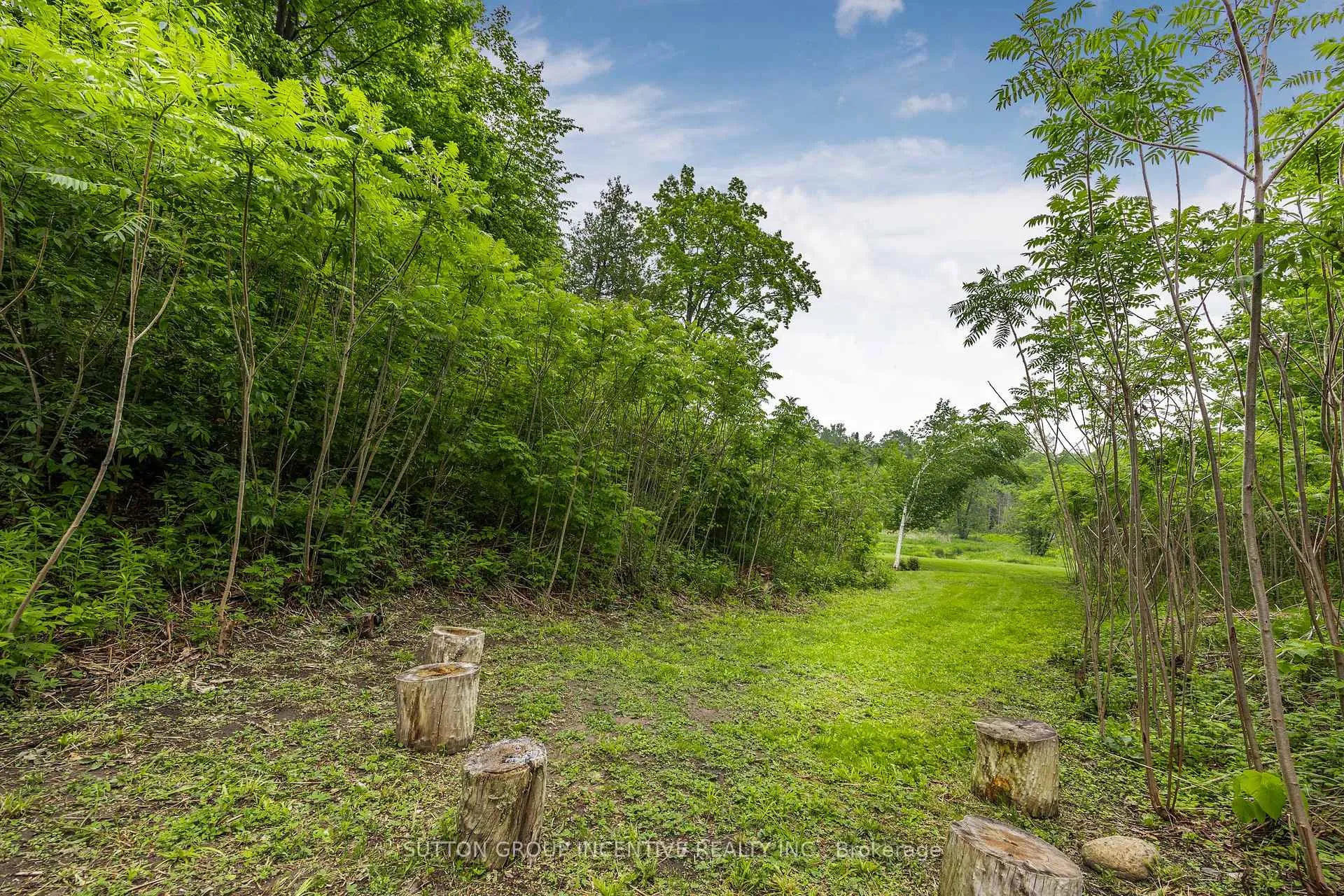 Photo 13 of 214 Hickory Lane, Barrie, Bayshore — HOMEH