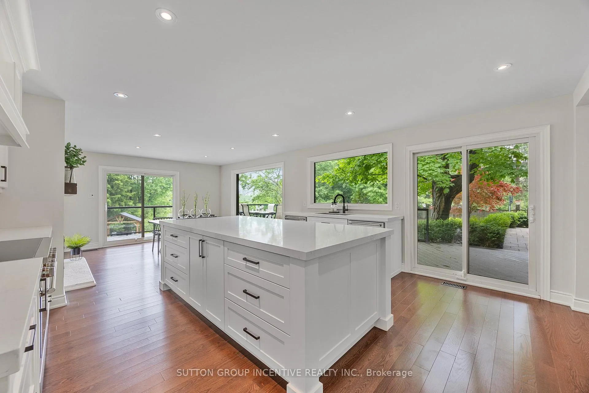 Photo 16 of 214 Hickory Lane, Barrie, Bayshore — HOMEH
