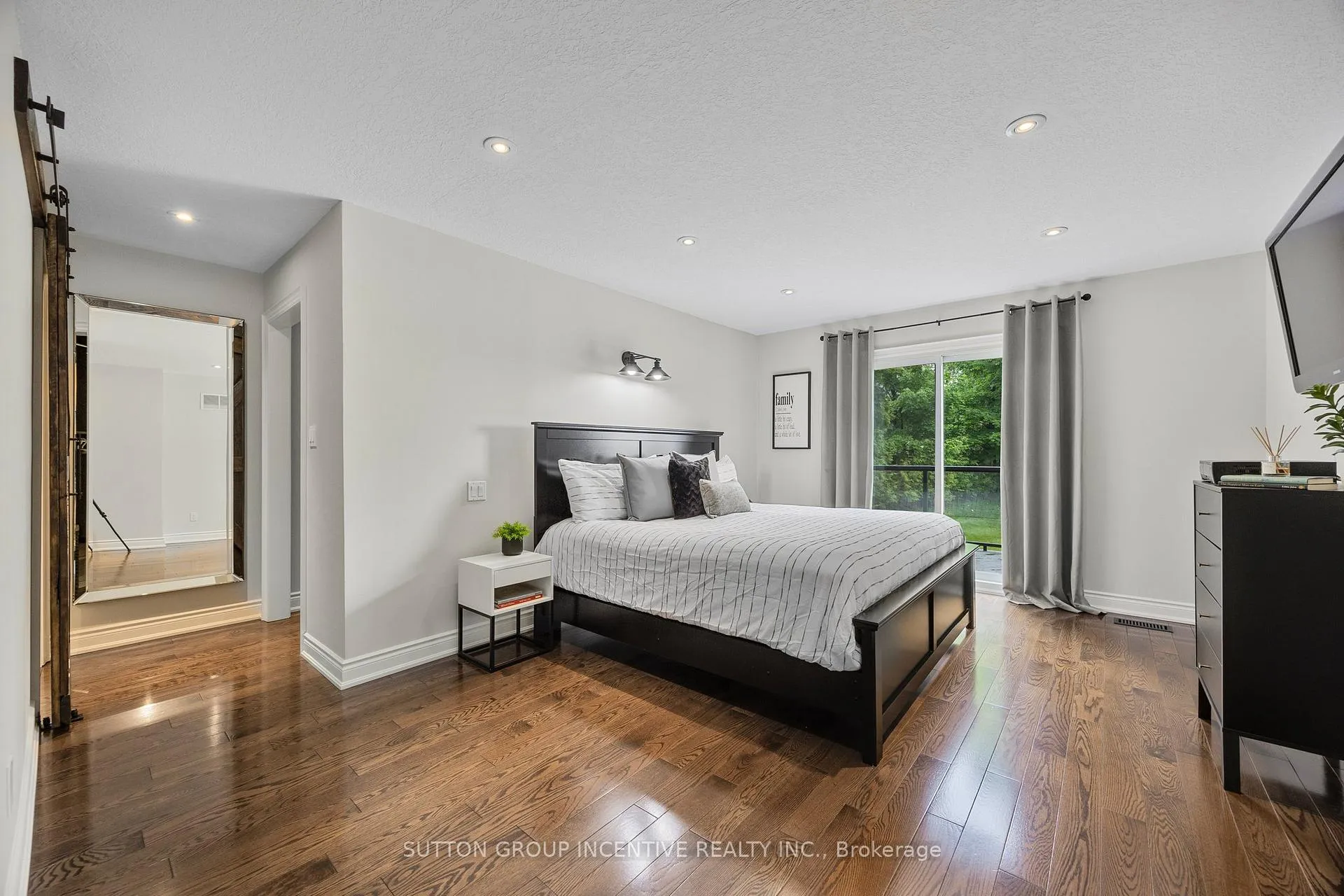 Photo 28 of 214 Hickory Lane, Barrie, Bayshore — HOMEH
