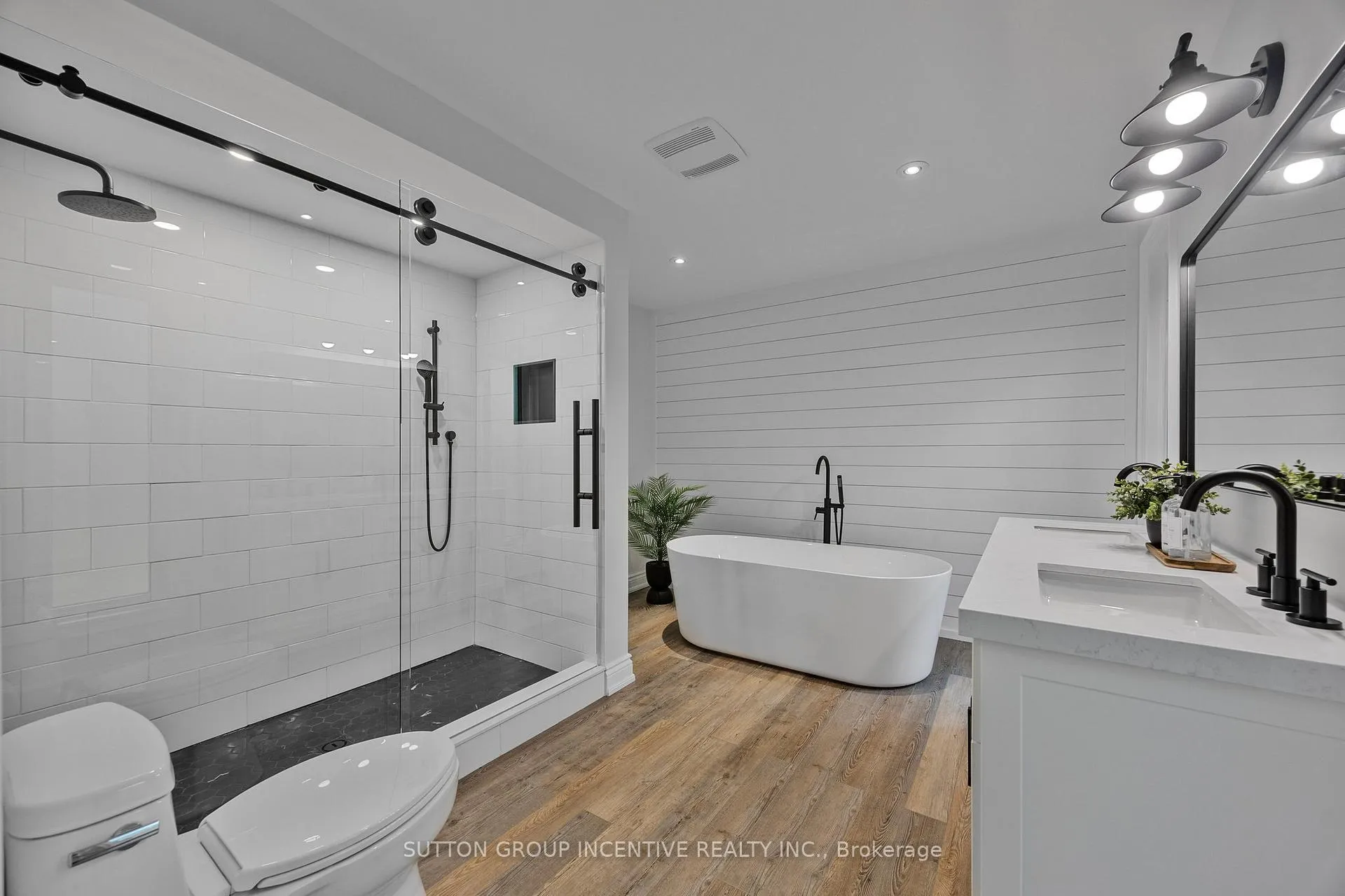 Photo 29 of 214 Hickory Lane, Barrie, Bayshore — HOMEH