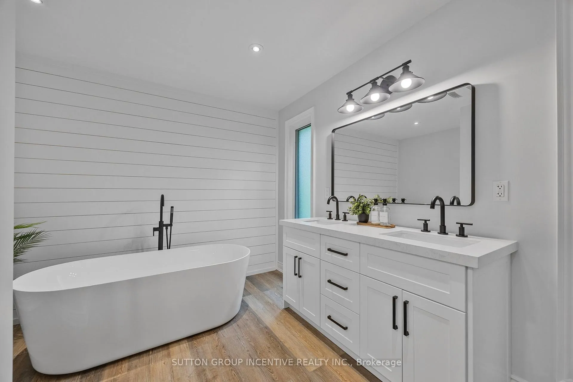 Photo 30 of 214 Hickory Lane, Barrie, Bayshore — HOMEH