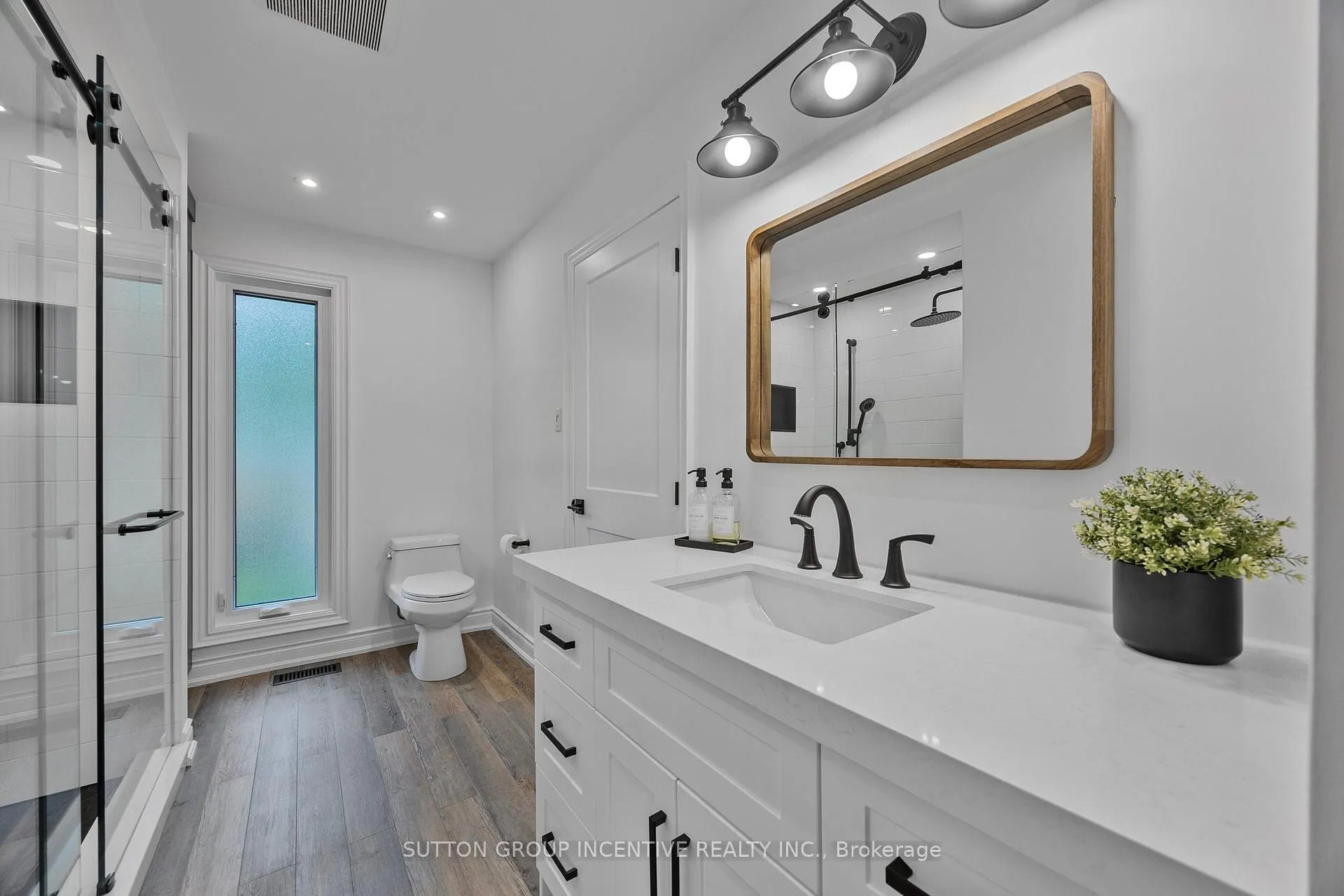 Photo 32 of 214 Hickory Lane, Barrie, Bayshore — HOMEH