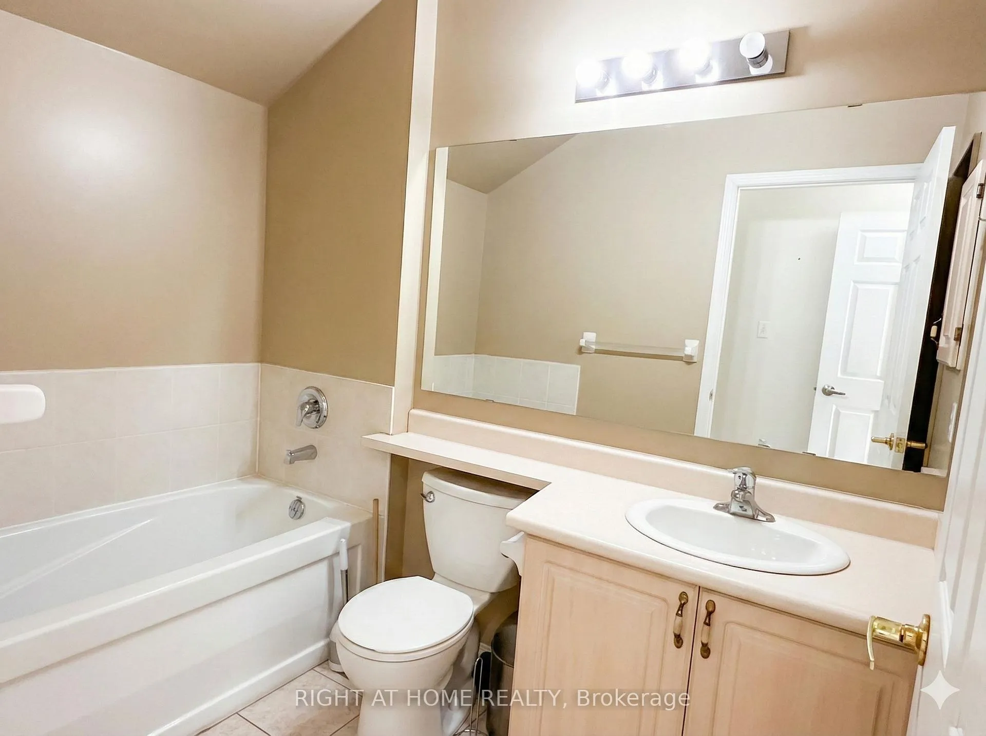 Photo 9 of Unit 97, 1775 Valley Farm Road, Pickering, Town Centre — HOMEH