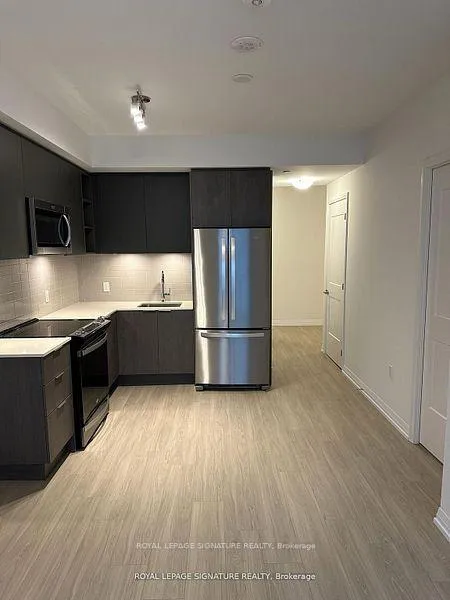 Front of Unit 913, 50 Dunfield Avenue S