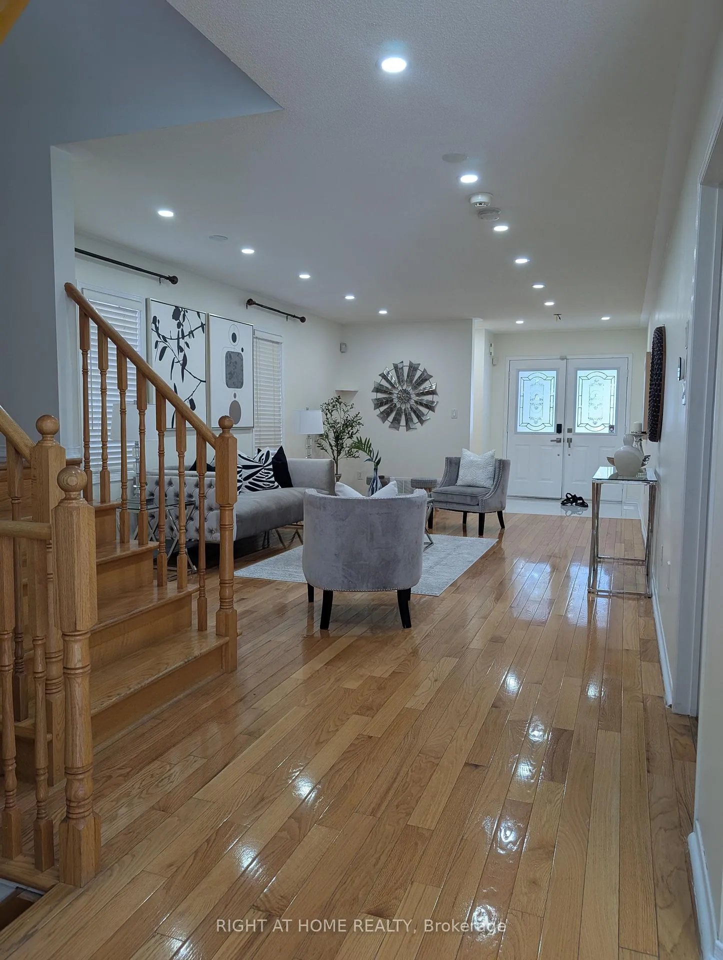 Photo 4 of 158 Hollywood hill Circle, Vaughan, Vellore Village — HOMEH