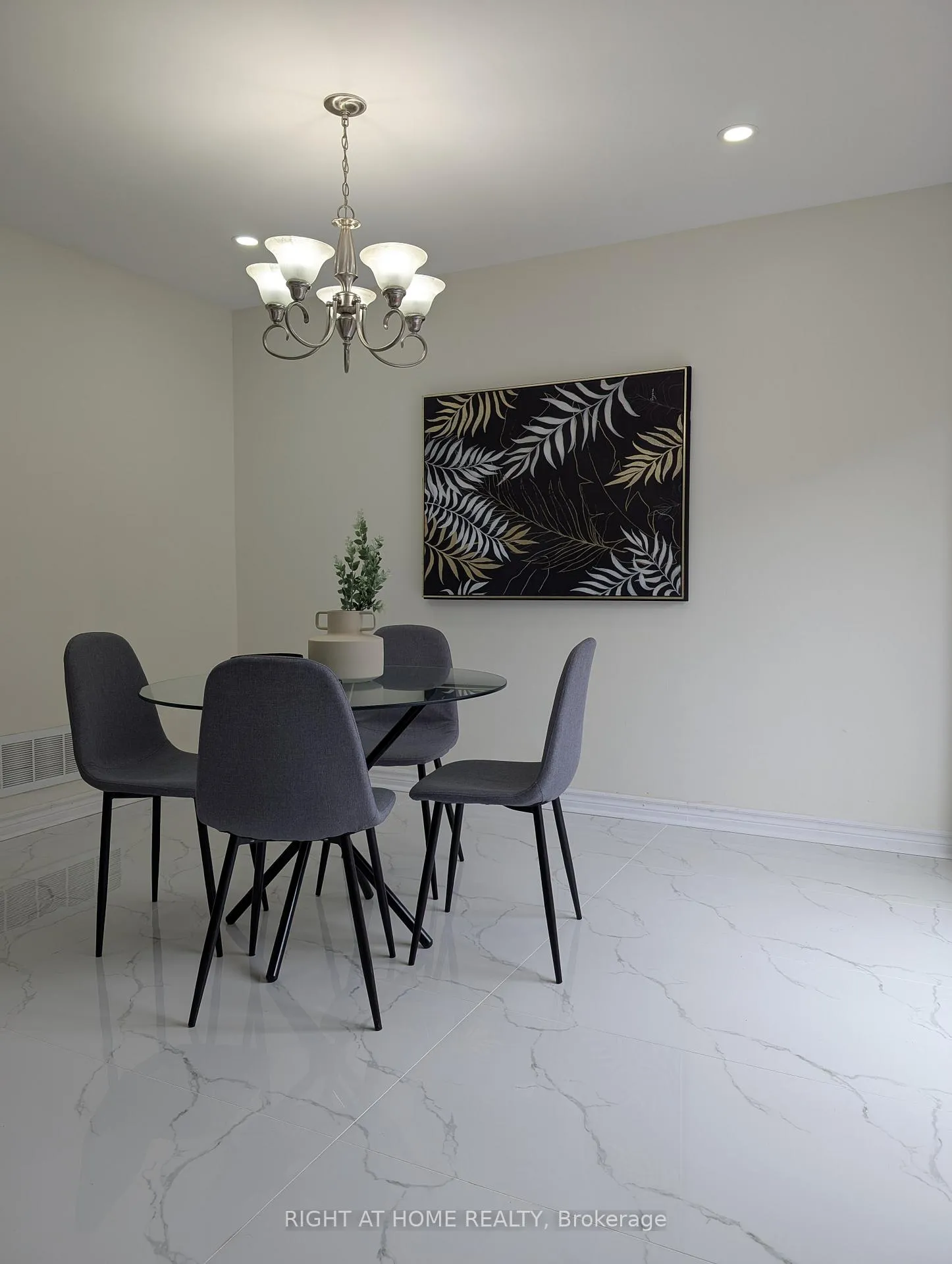 Photo 7 of 158 Hollywood hill Circle, Vaughan, Vellore Village — HOMEH