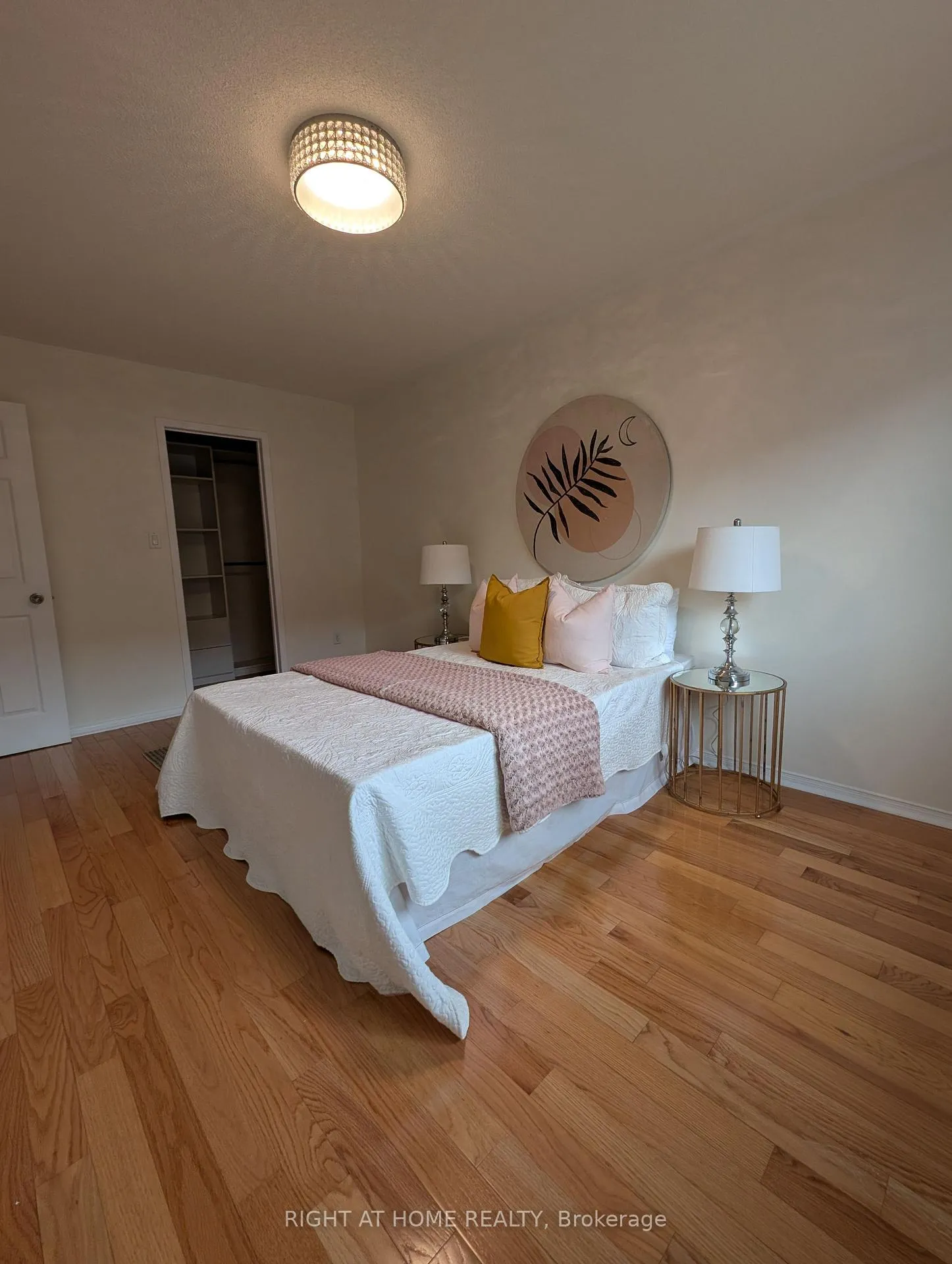 Photo 10 of 158 Hollywood hill Circle, Vaughan, Vellore Village — HOMEH