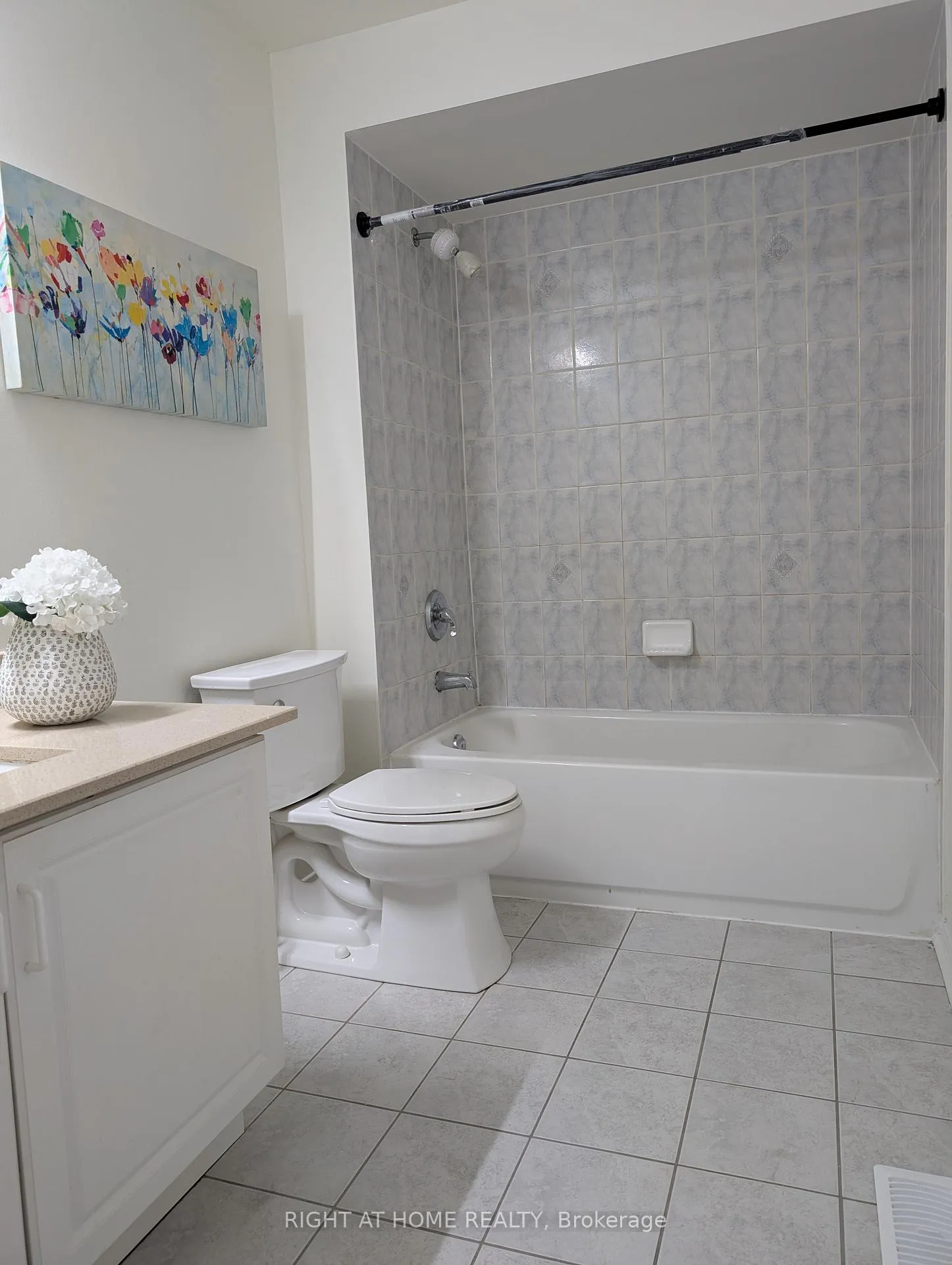 Photo 12 of 158 Hollywood hill Circle, Vaughan, Vellore Village — HOMEH
