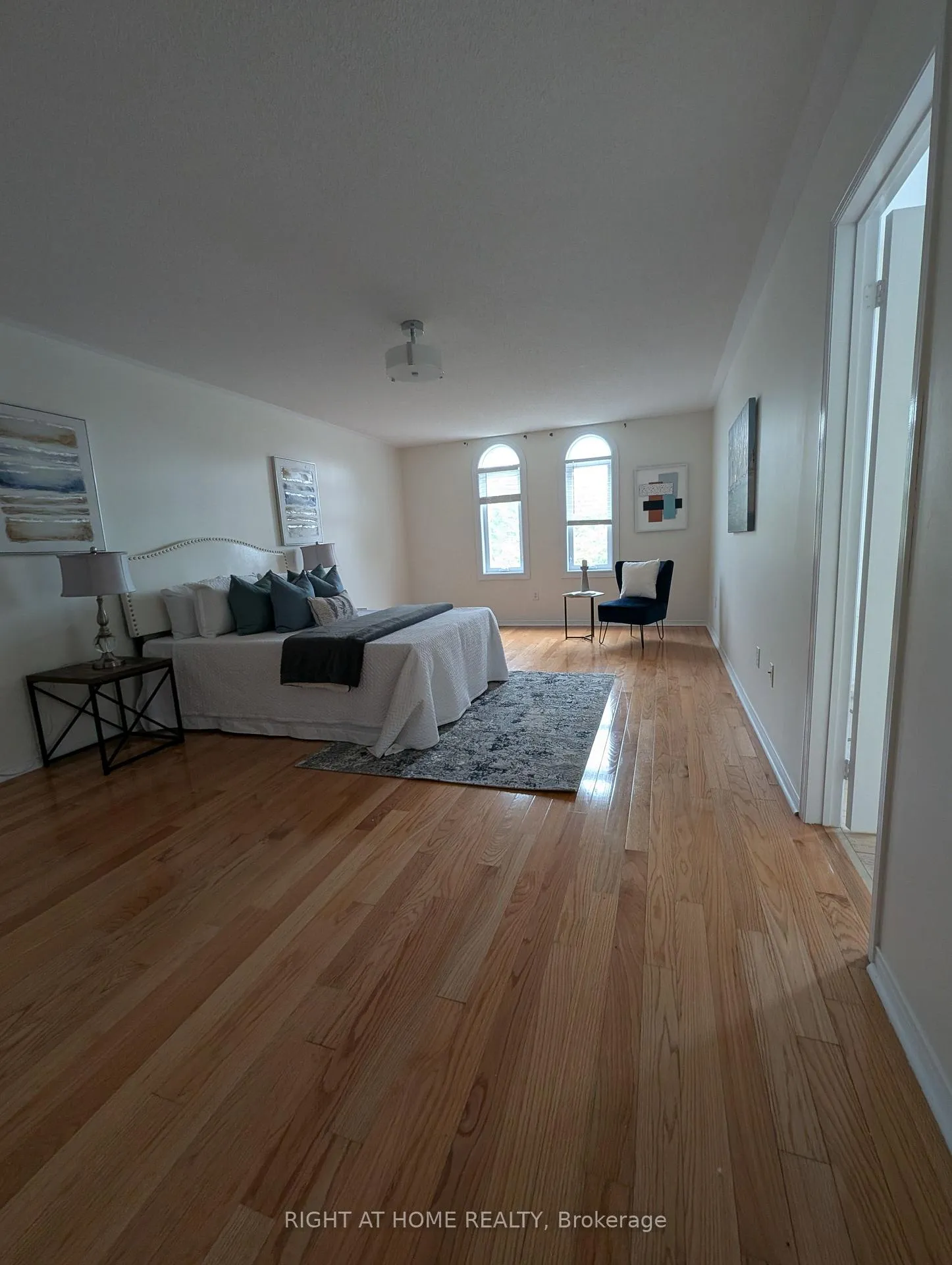Photo 14 of 158 Hollywood hill Circle, Vaughan, Vellore Village — HOMEH