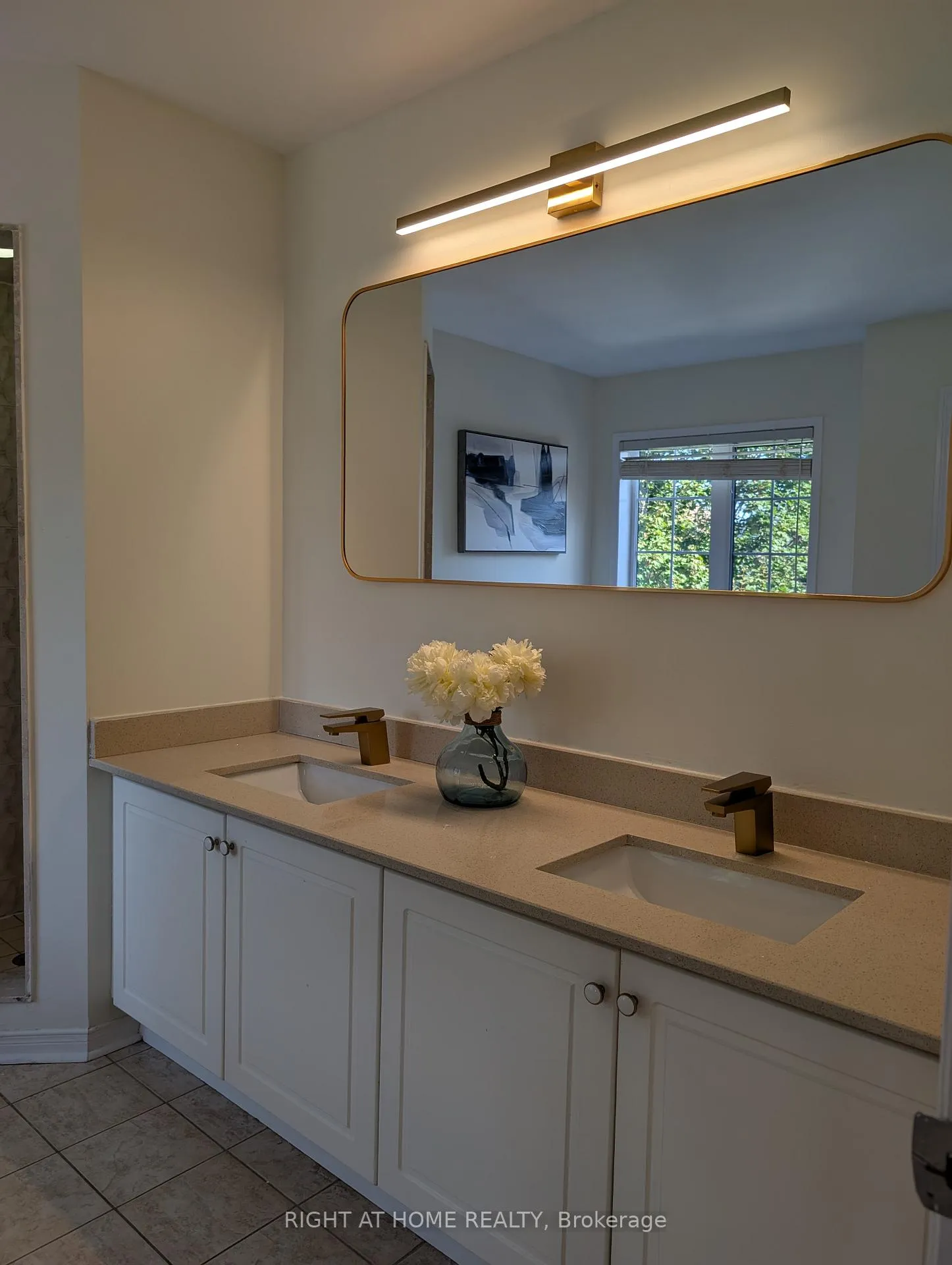 Photo 17 of 158 Hollywood hill Circle, Vaughan, Vellore Village — HOMEH