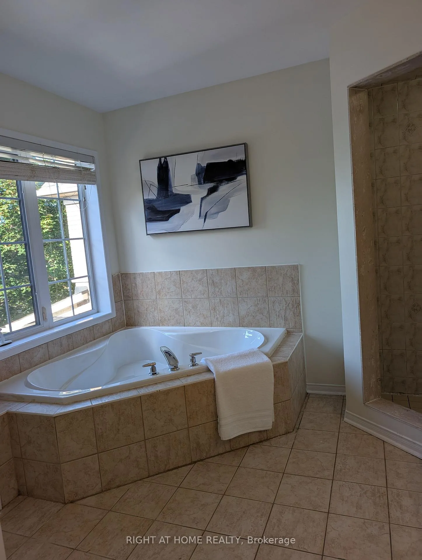 Photo 18 of 158 Hollywood hill Circle, Vaughan, Vellore Village — HOMEH