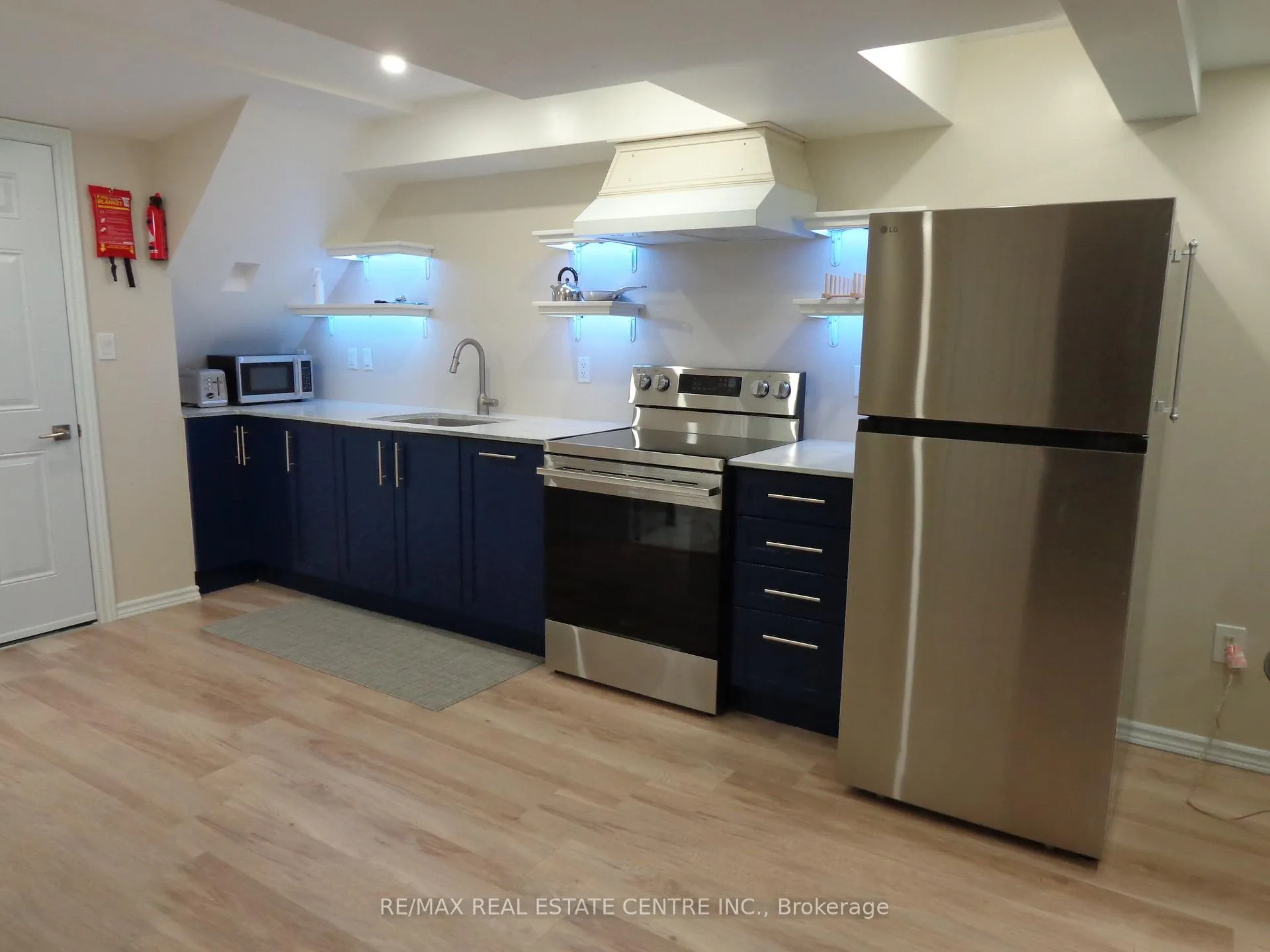 Photo 2 of 76 Lynch Circle, Guelph, Pineridge/Westminster Woods — HOMEH