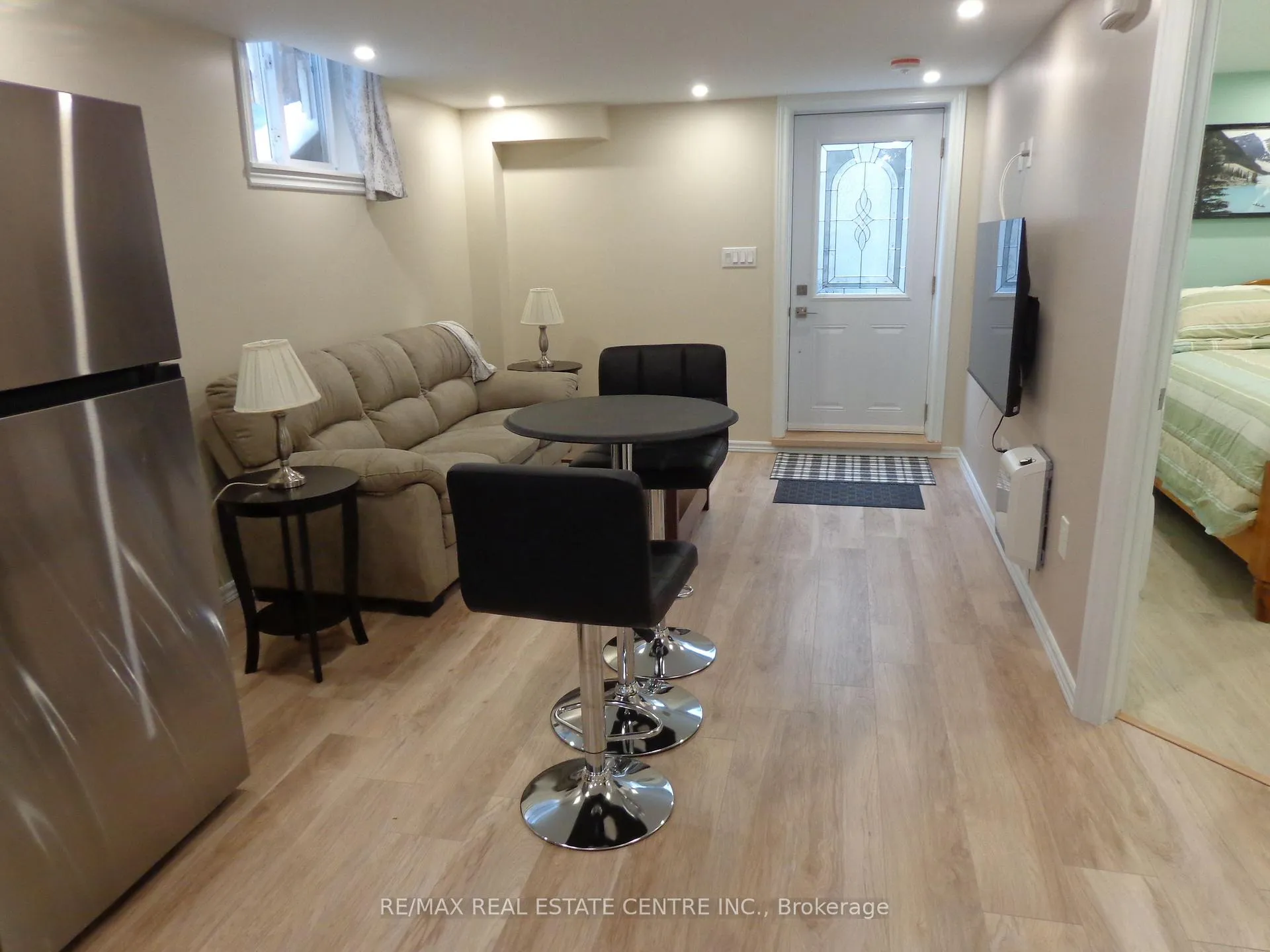 Photo 3 of 76 Lynch Circle, Guelph, Pineridge/Westminster Woods — HOMEH
