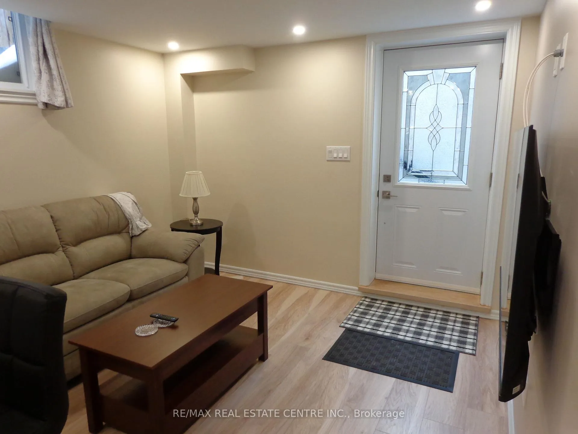 Photo 4 of 76 Lynch Circle, Guelph, Pineridge/Westminster Woods — HOMEH