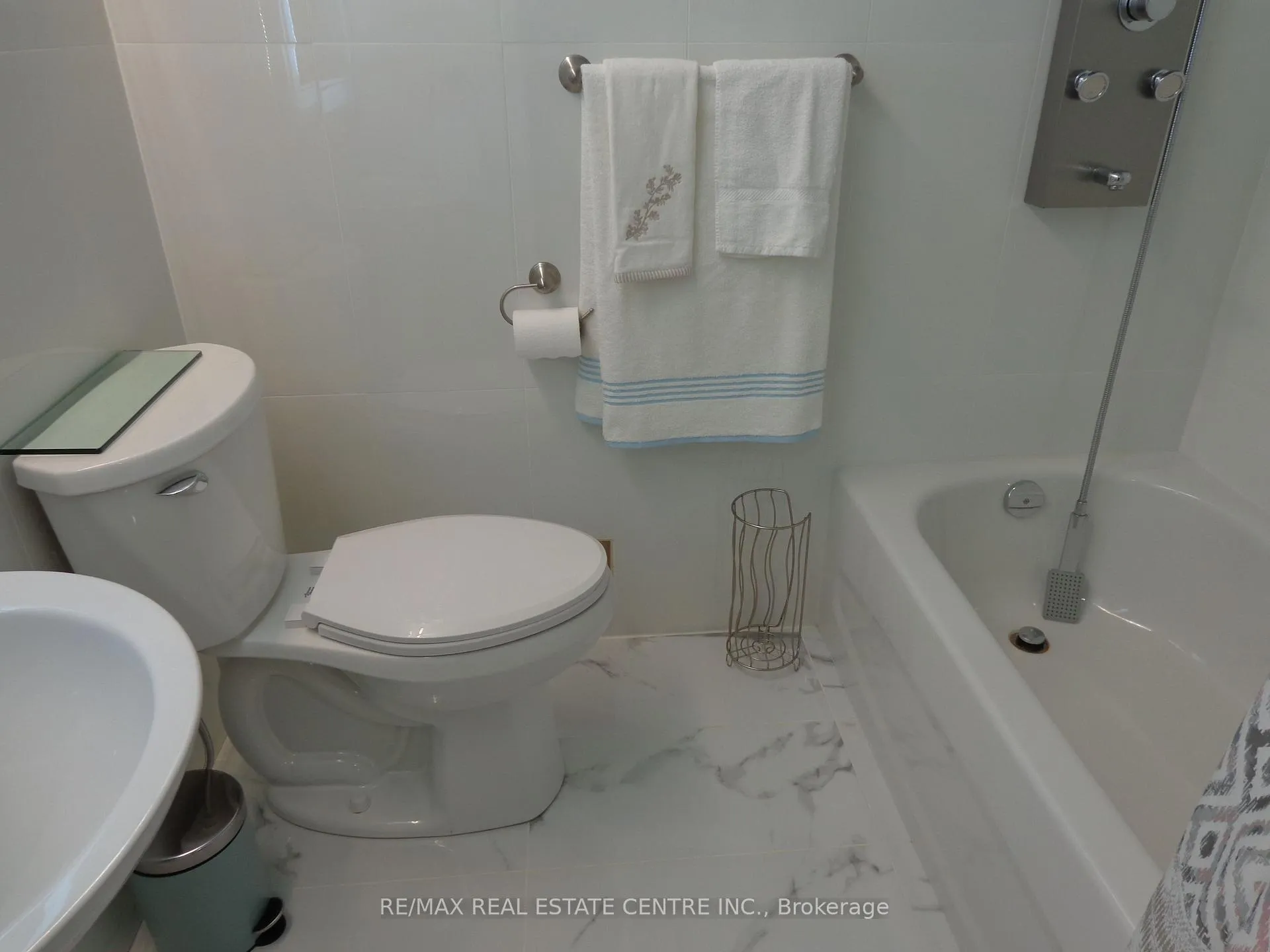Photo 7 of 76 Lynch Circle, Guelph, Pineridge/Westminster Woods — HOMEH
