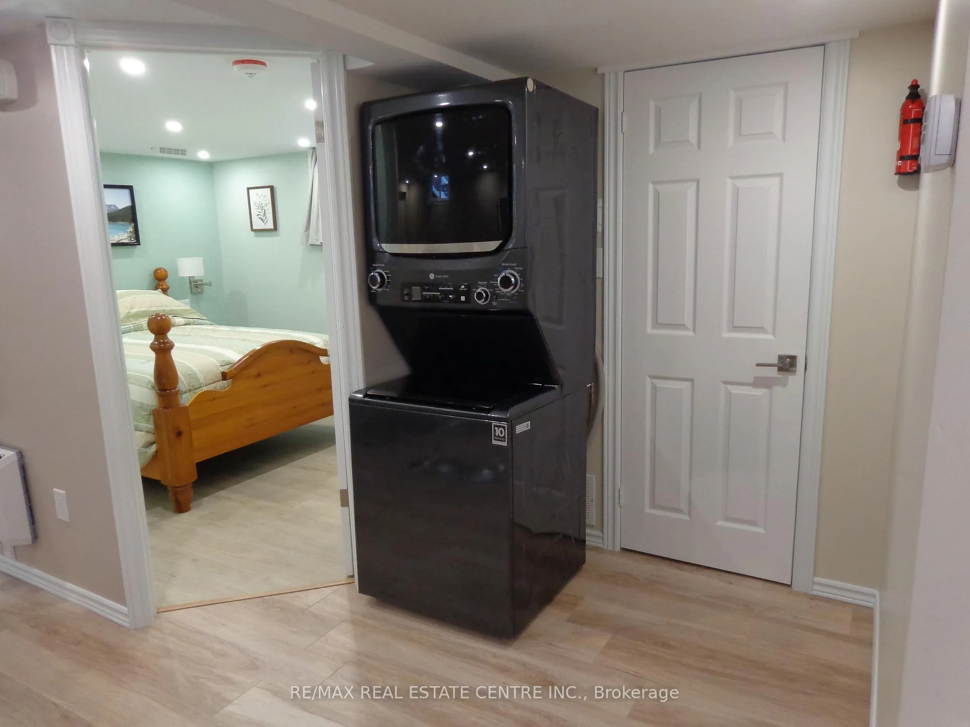 Photo 8 of 76 Lynch Circle, Guelph, Pineridge/Westminster Woods — HOMEH