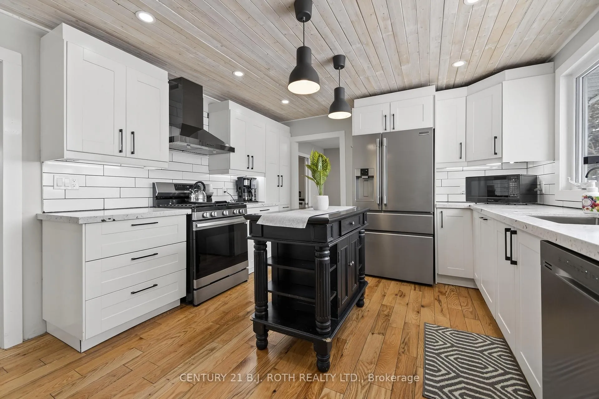 Photo 10 of 860 Adams Road, Innisfil, Alcona — HOMEH