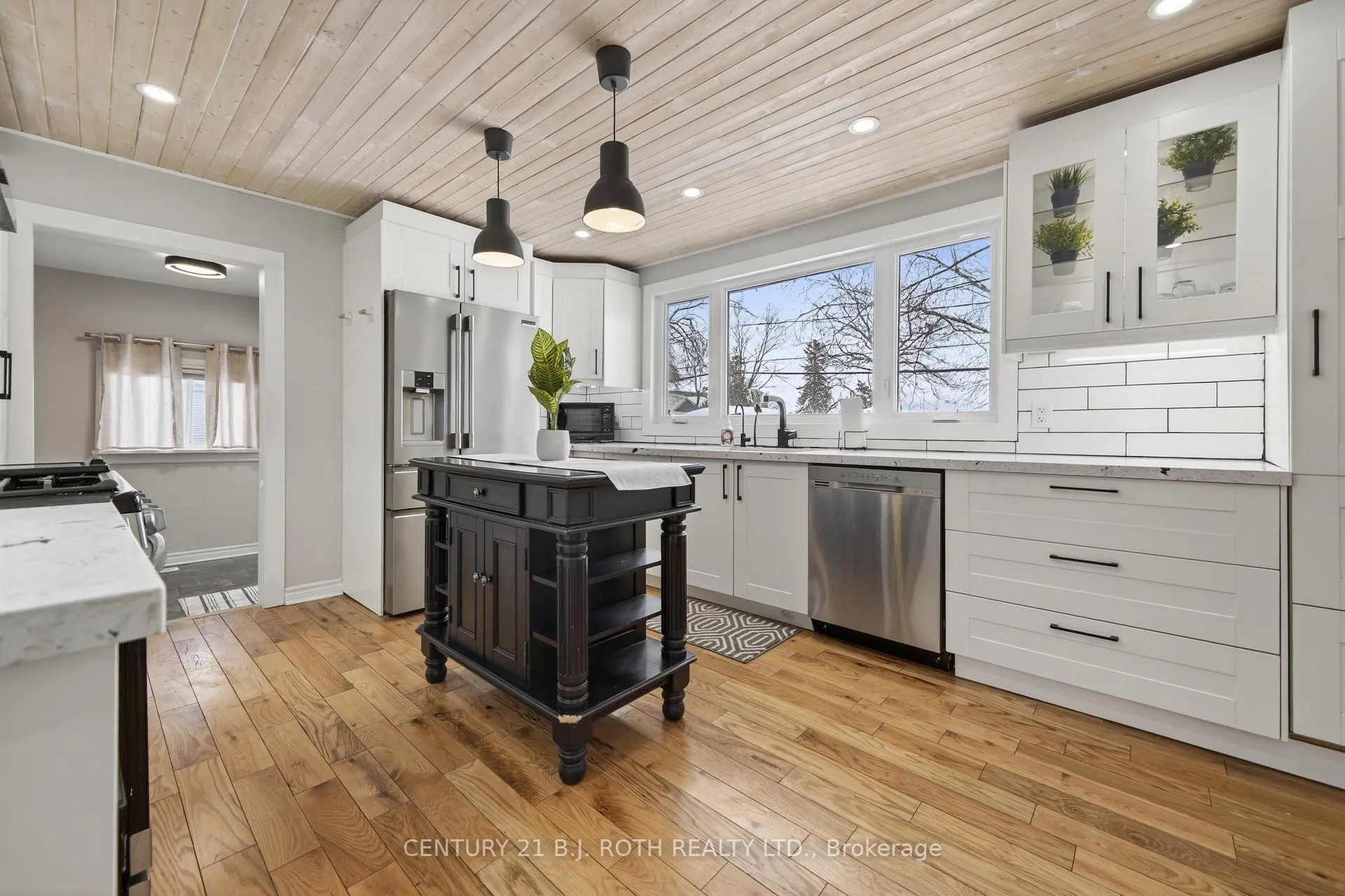 Photo 11 of 860 Adams Road, Innisfil, Alcona — HOMEH