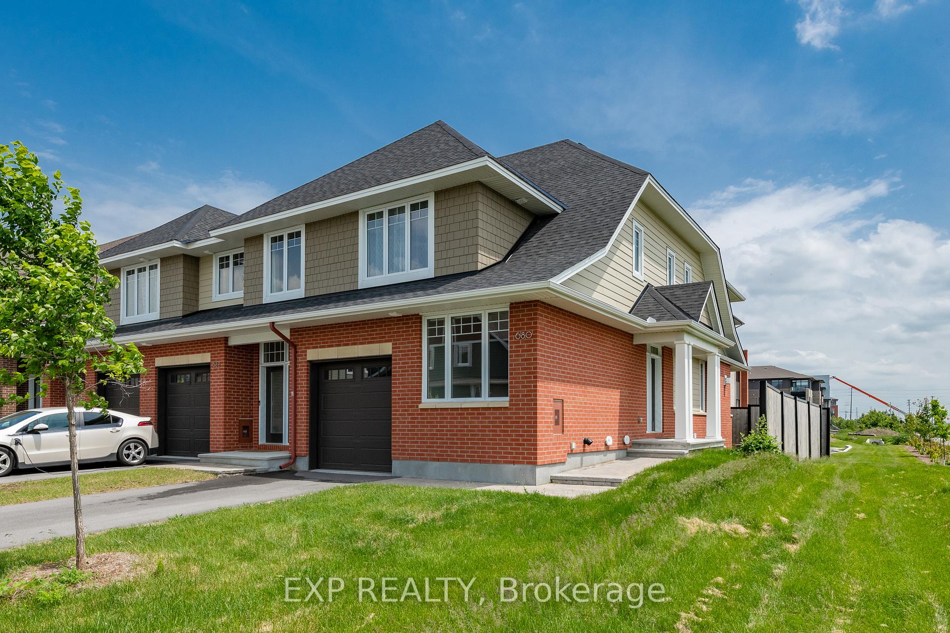 Photo 2 of 680 Gabriola Way, Ottawa, Kanata - Kanata Lakes/Heritage Hills — HOMEH