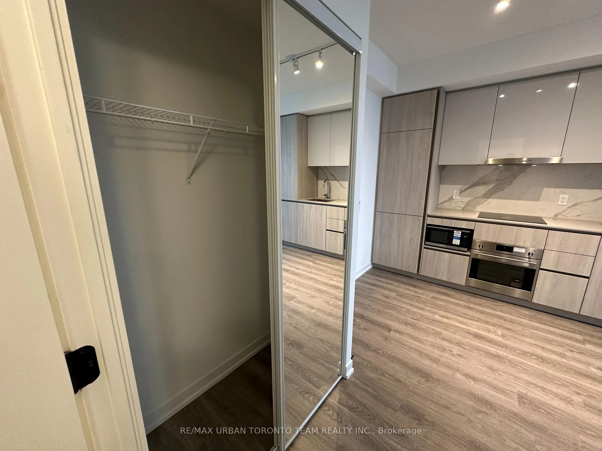 Photo 3 of Unit 5205, 8 Interchange Way, Vaughan, Vaughan Corporate Centre — HOMEH