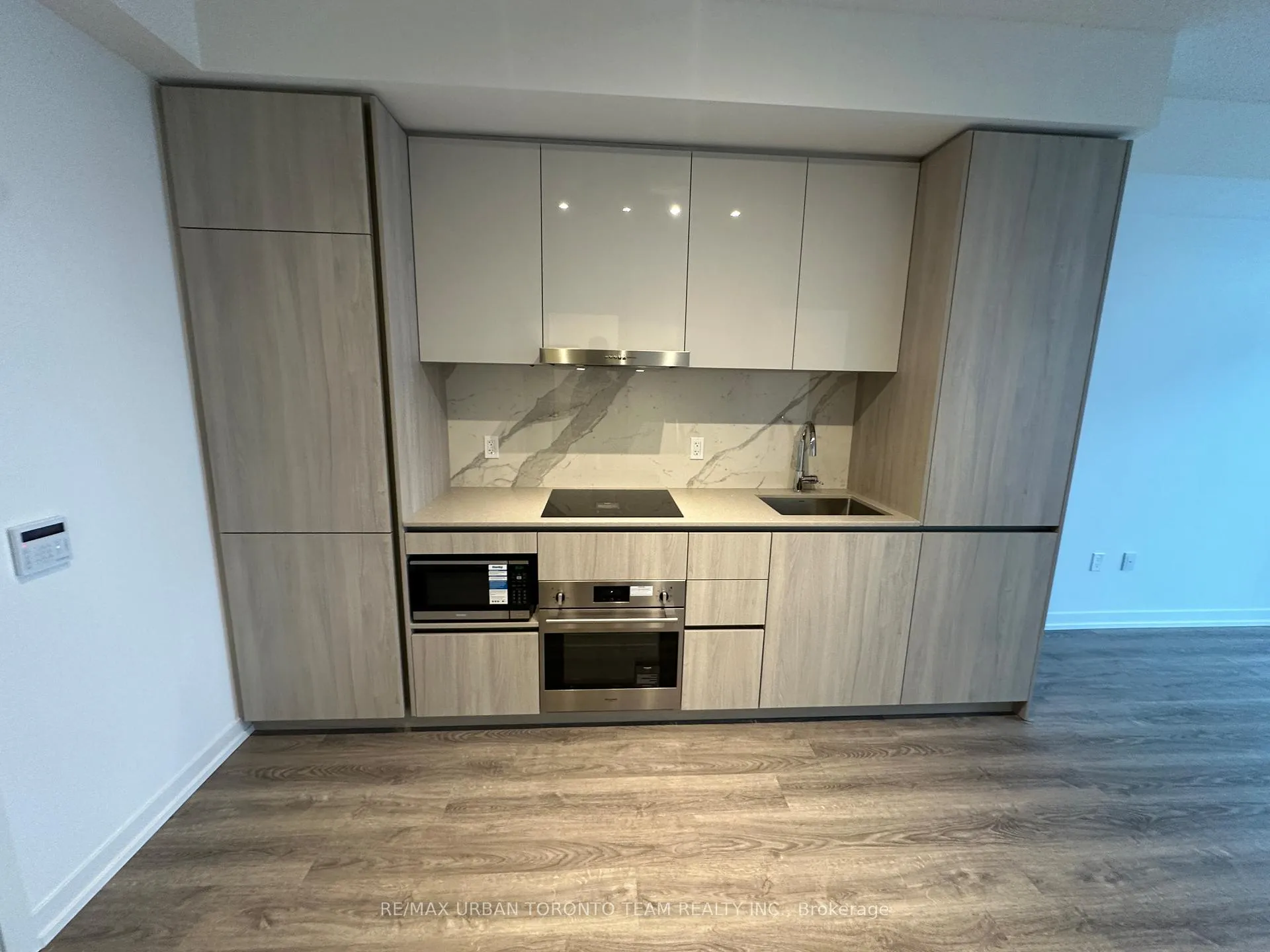 Photo 4 of Unit 5205, 8 Interchange Way, Vaughan, Vaughan Corporate Centre — HOMEH