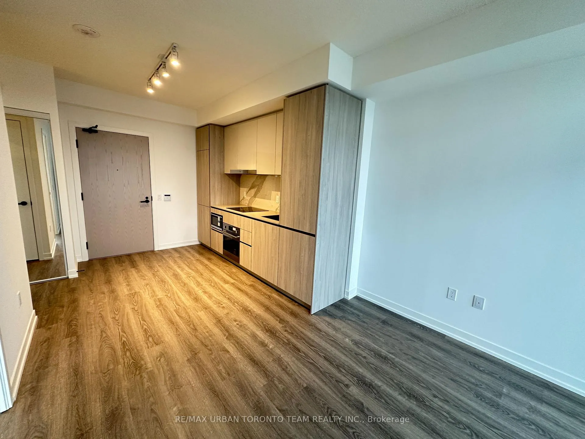 Photo 6 of Unit 5205, 8 Interchange Way, Vaughan, Vaughan Corporate Centre — HOMEH