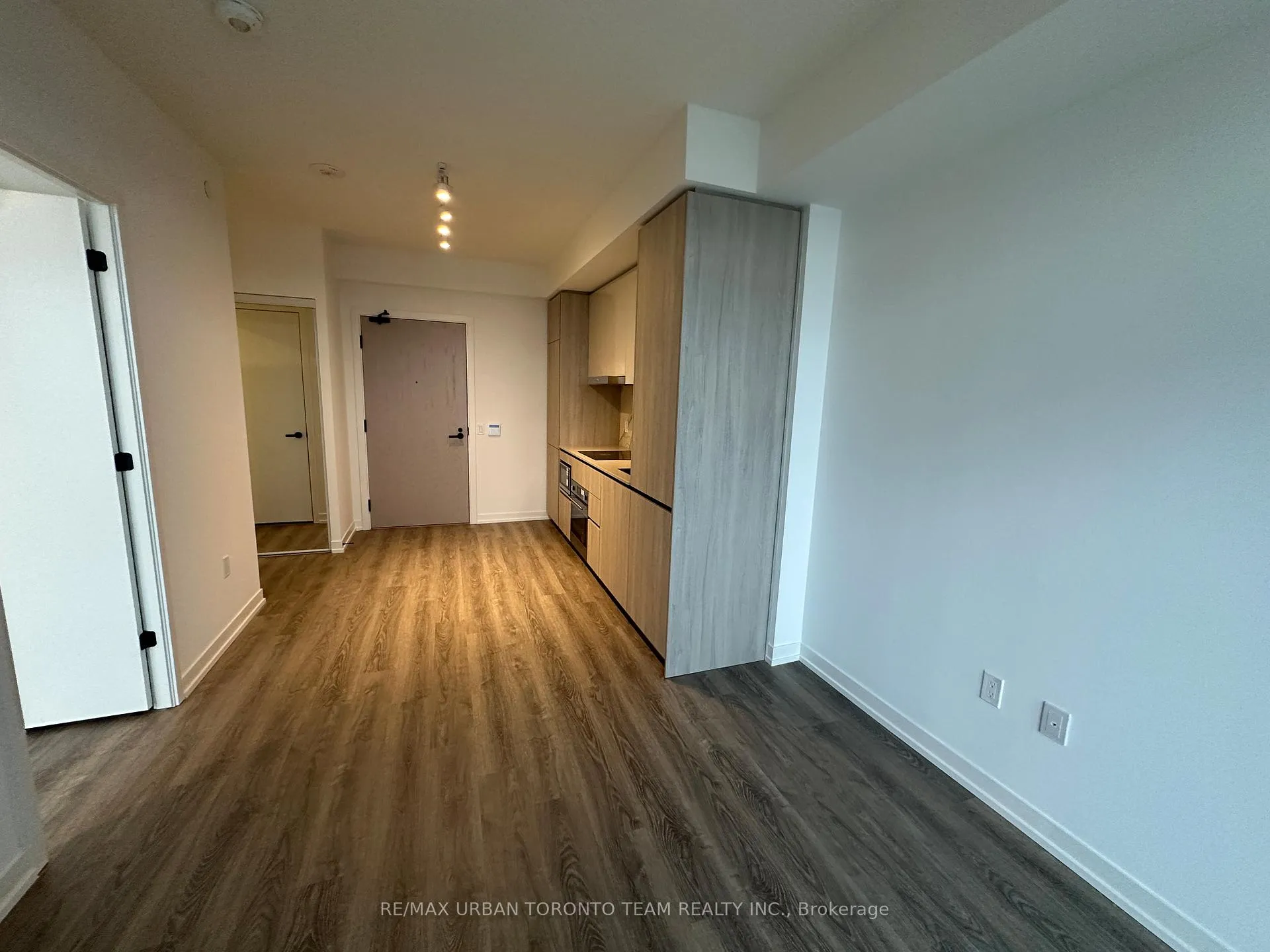 Photo 7 of Unit 5205, 8 Interchange Way, Vaughan, Vaughan Corporate Centre — HOMEH