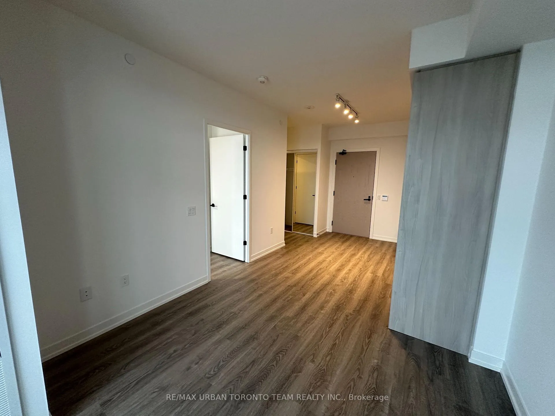 Photo 8 of Unit 5205, 8 Interchange Way, Vaughan, Vaughan Corporate Centre — HOMEH