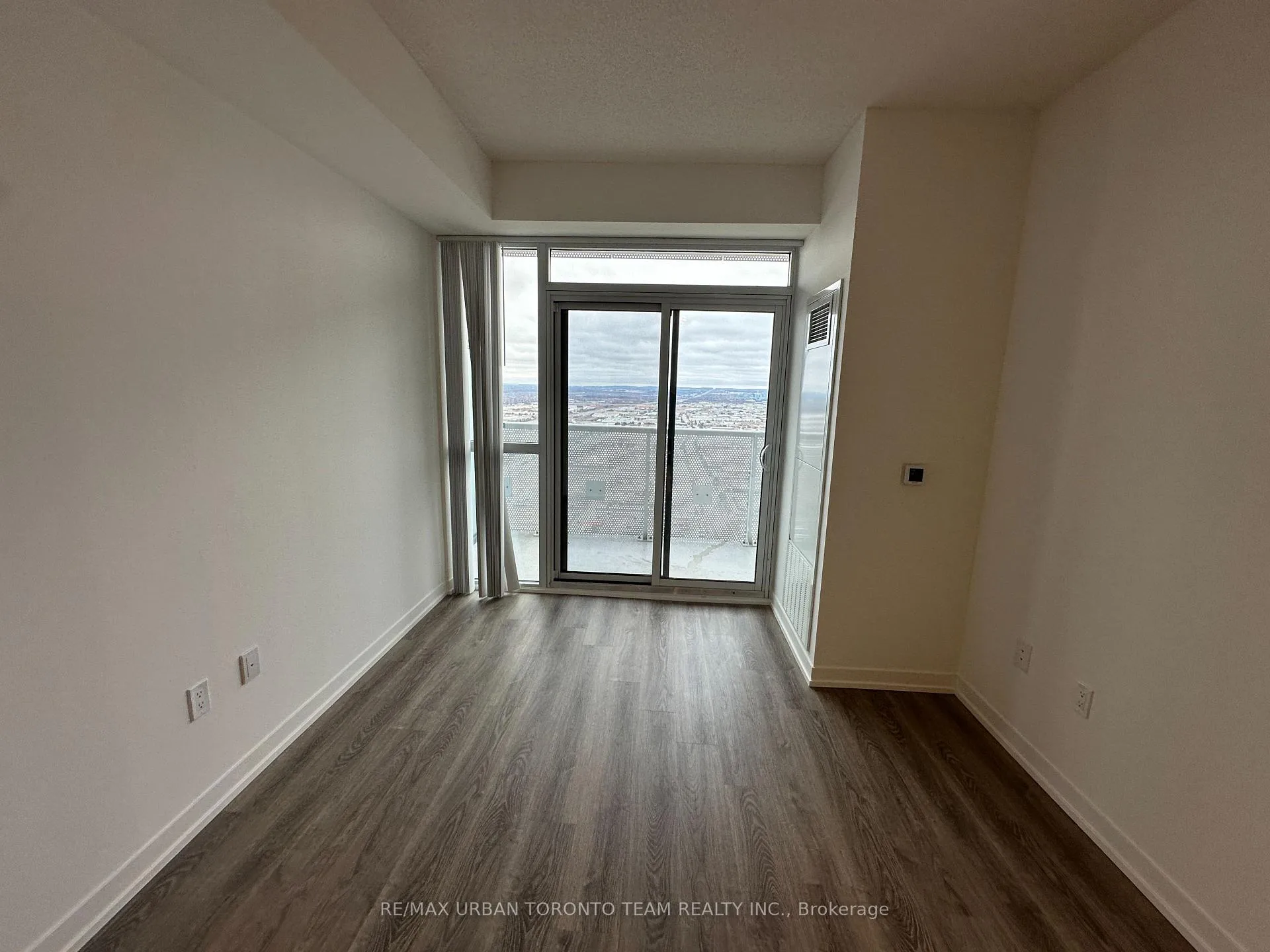 Photo 9 of Unit 5205, 8 Interchange Way, Vaughan, Vaughan Corporate Centre — HOMEH