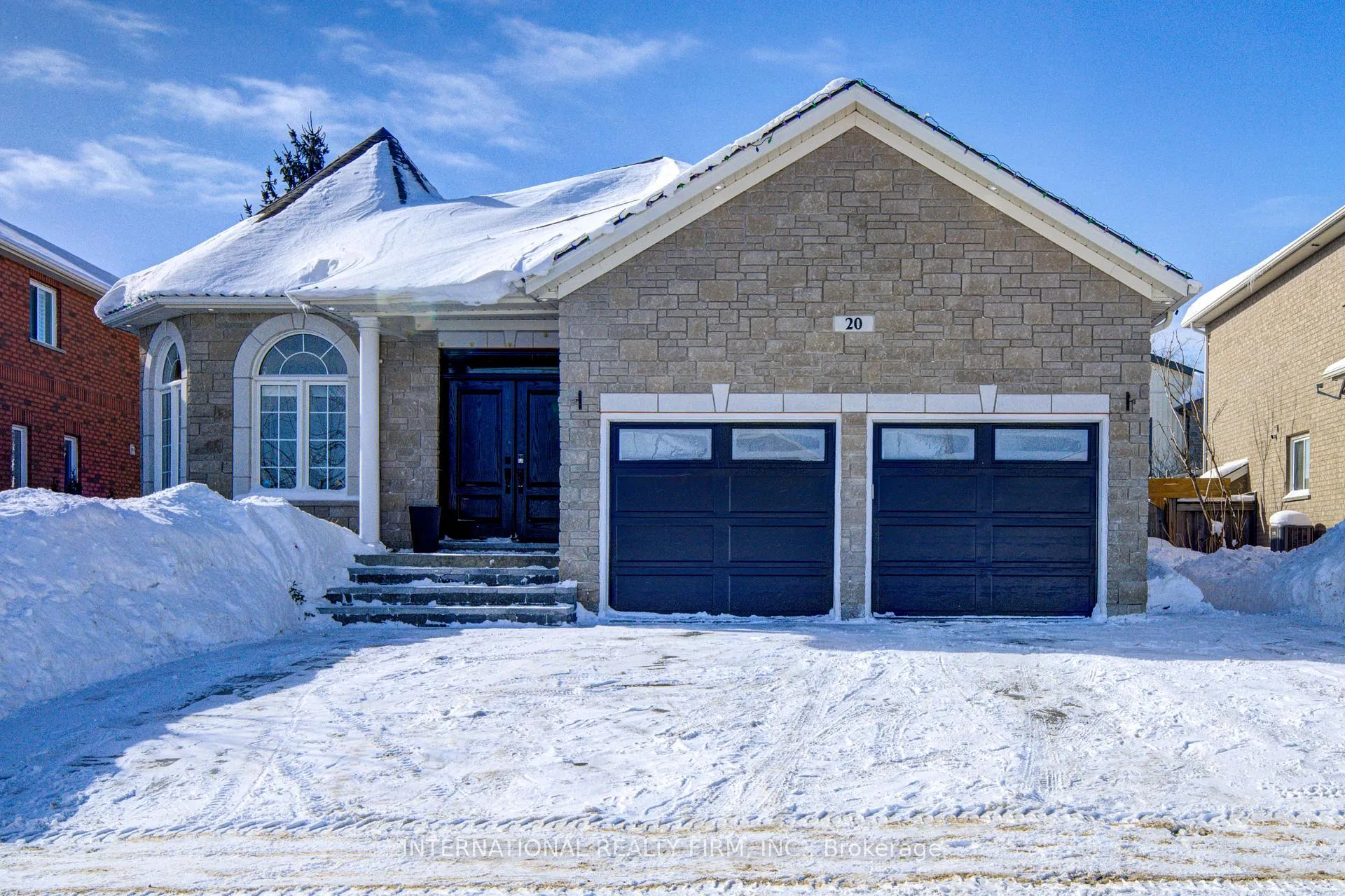 Photo 1 of 20 Prince William Way, Barrie, Innis-Shore — HOMEH