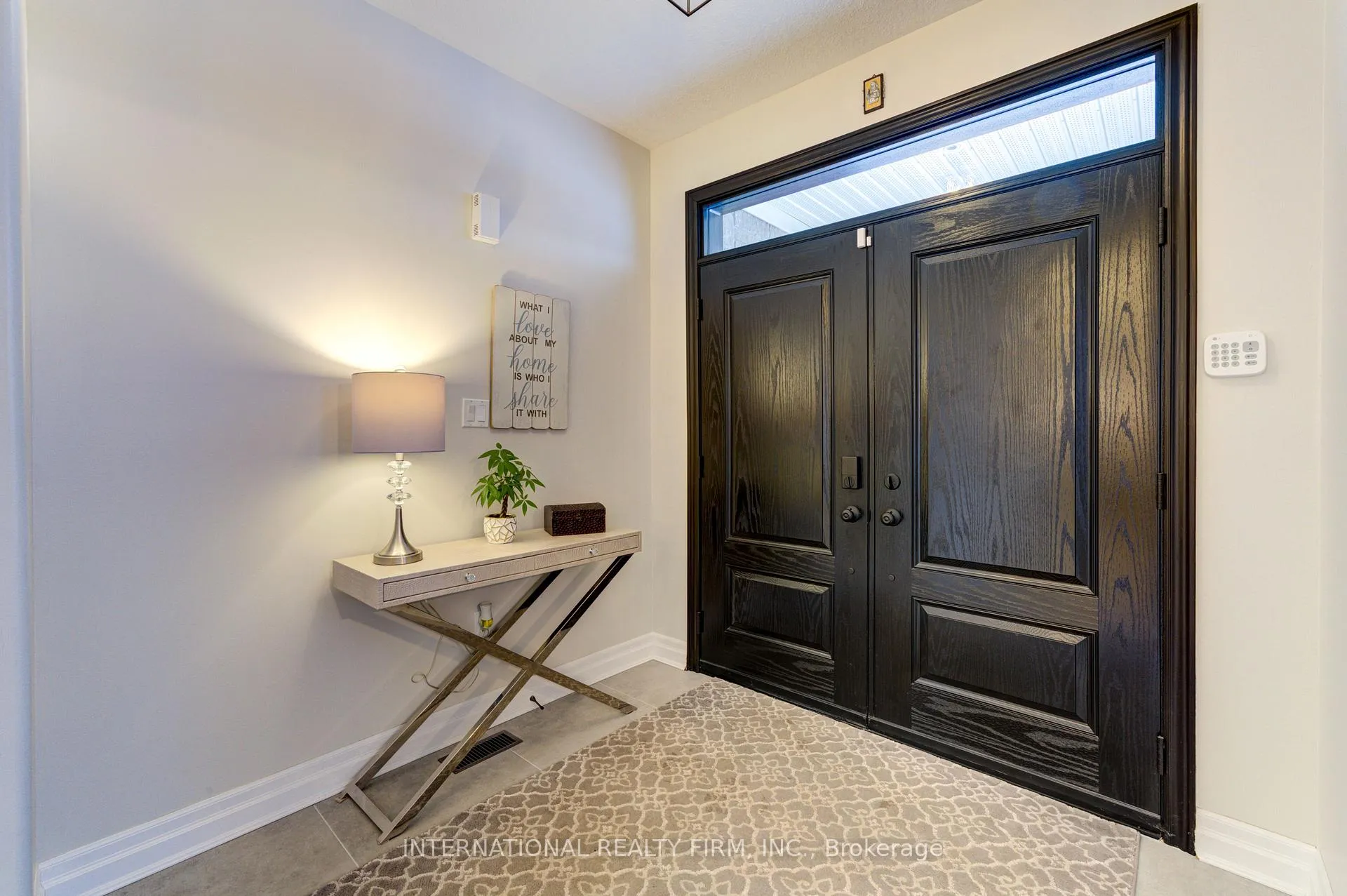 Photo 4 of 20 Prince William Way, Barrie, Innis-Shore — HOMEH