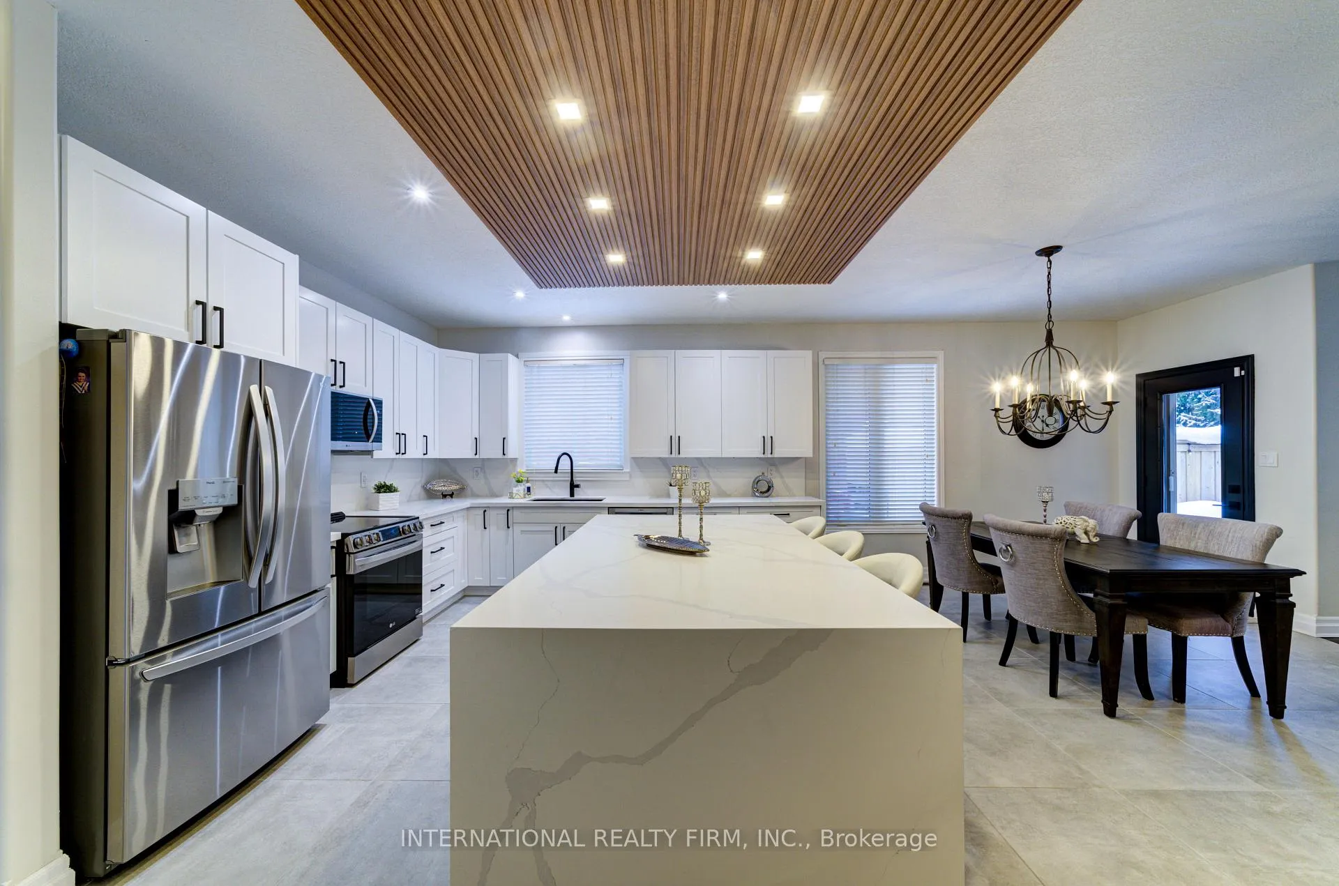 Photo 10 of 20 Prince William Way, Barrie, Innis-Shore — HOMEH