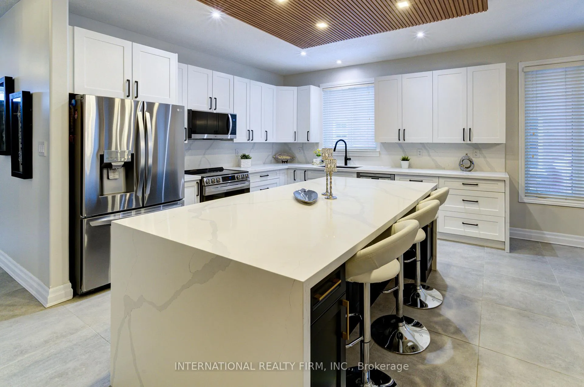 Photo 12 of 20 Prince William Way, Barrie, Innis-Shore — HOMEH