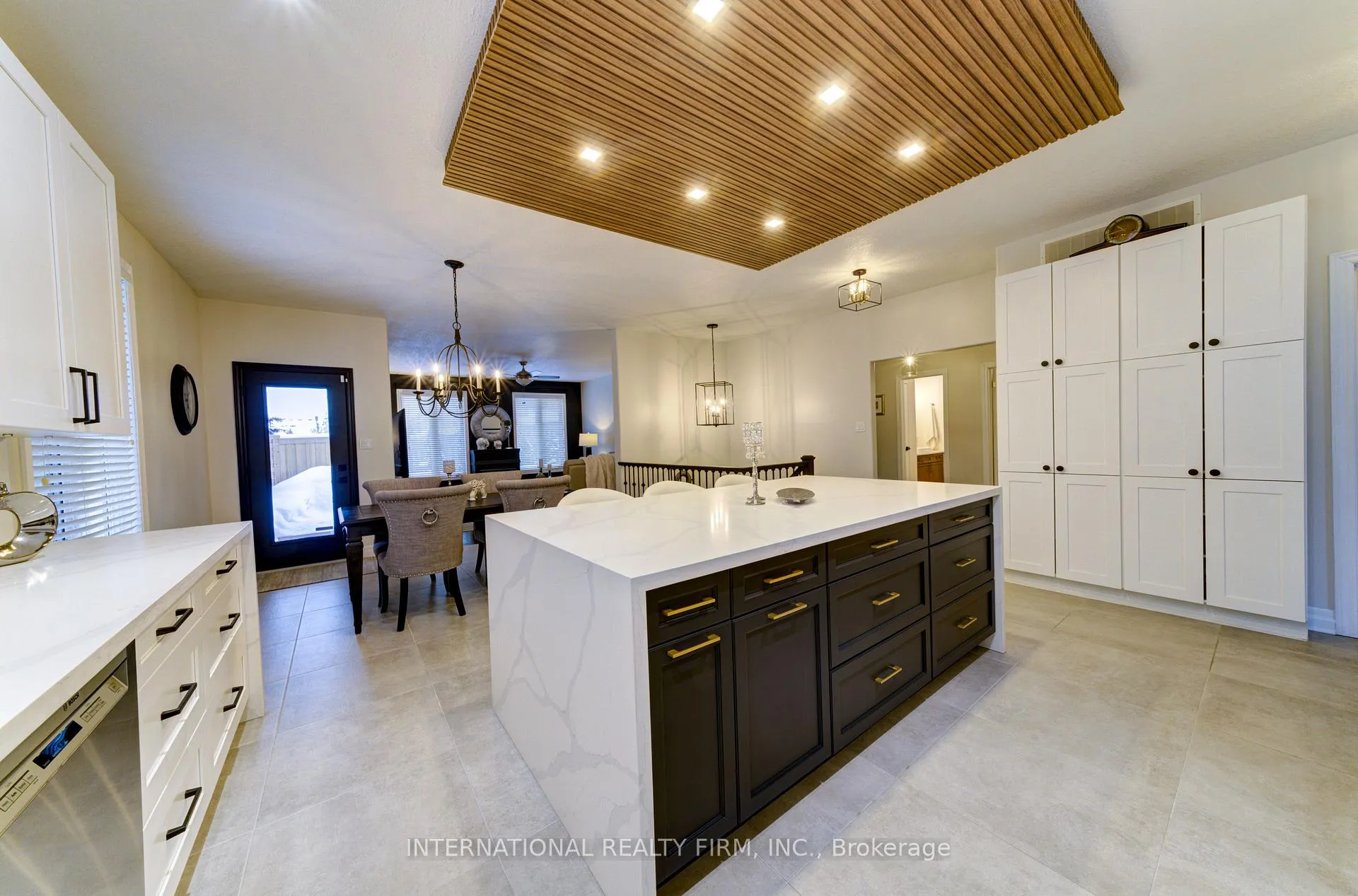Photo 16 of 20 Prince William Way, Barrie, Innis-Shore — HOMEH