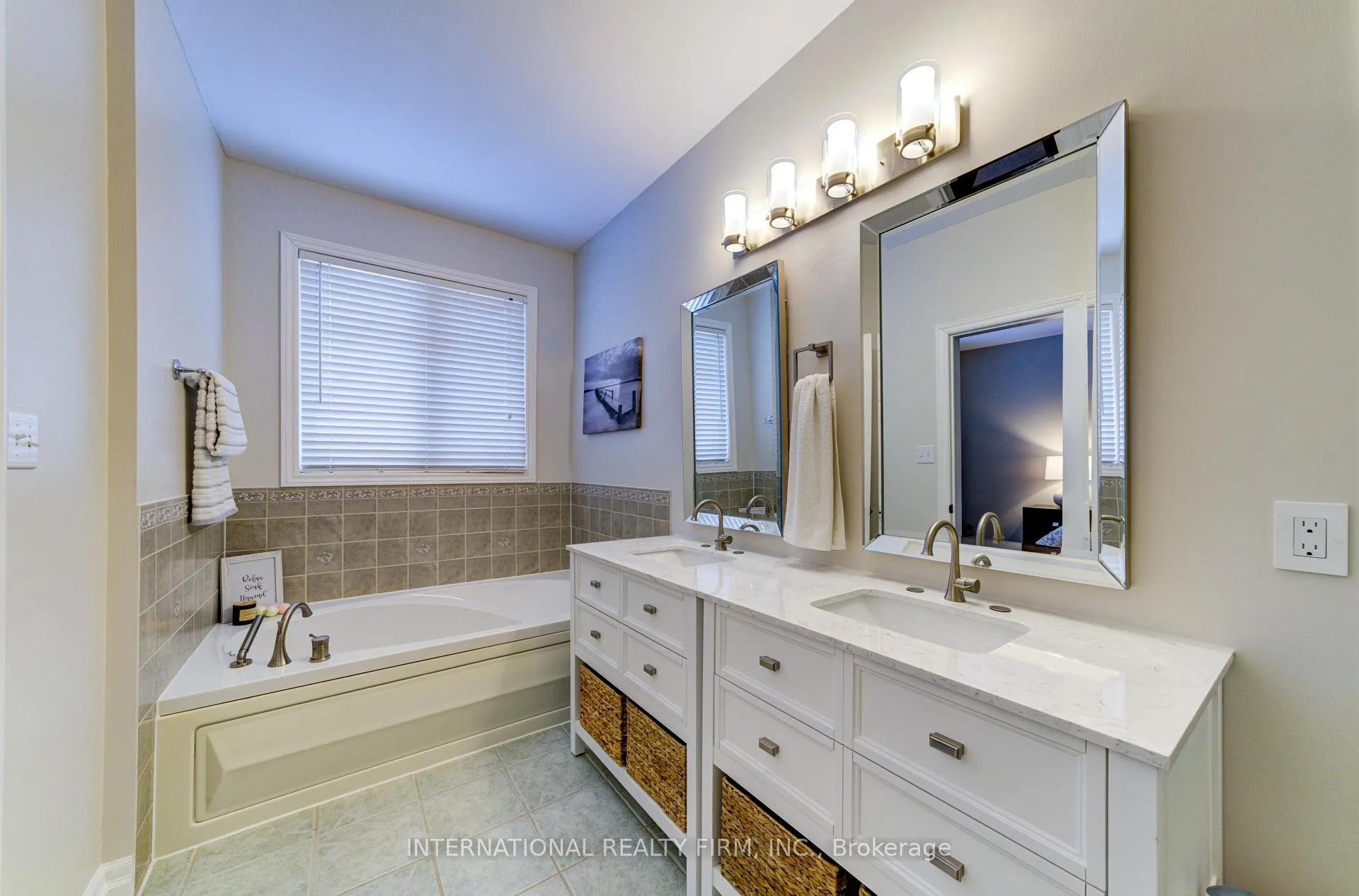 Photo 29 of 20 Prince William Way, Barrie, Innis-Shore — HOMEH