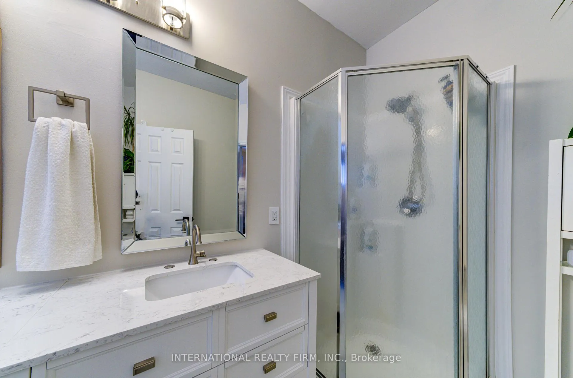 Photo 30 of 20 Prince William Way, Barrie, Innis-Shore — HOMEH