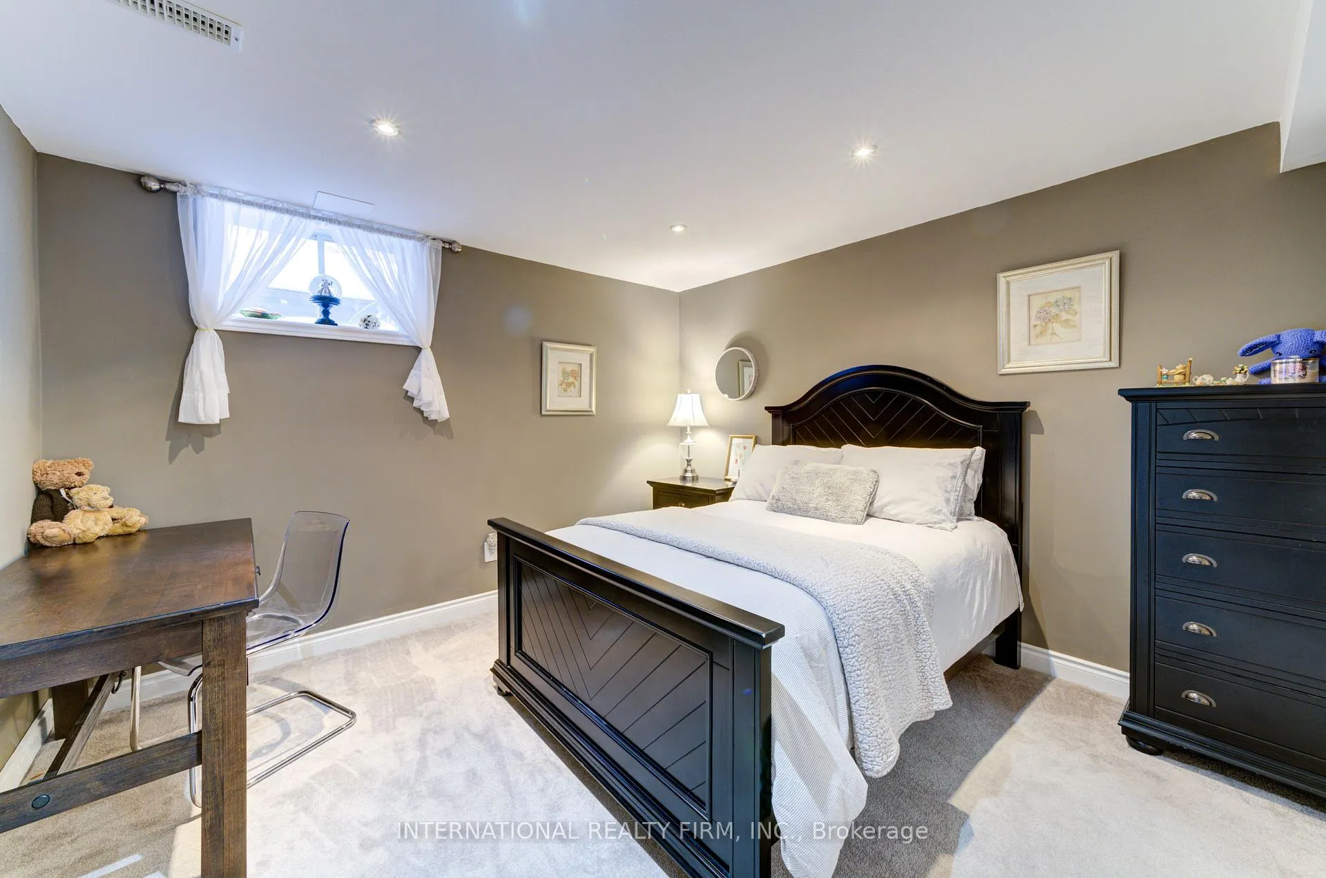 Photo 33 of 20 Prince William Way, Barrie, Innis-Shore — HOMEH