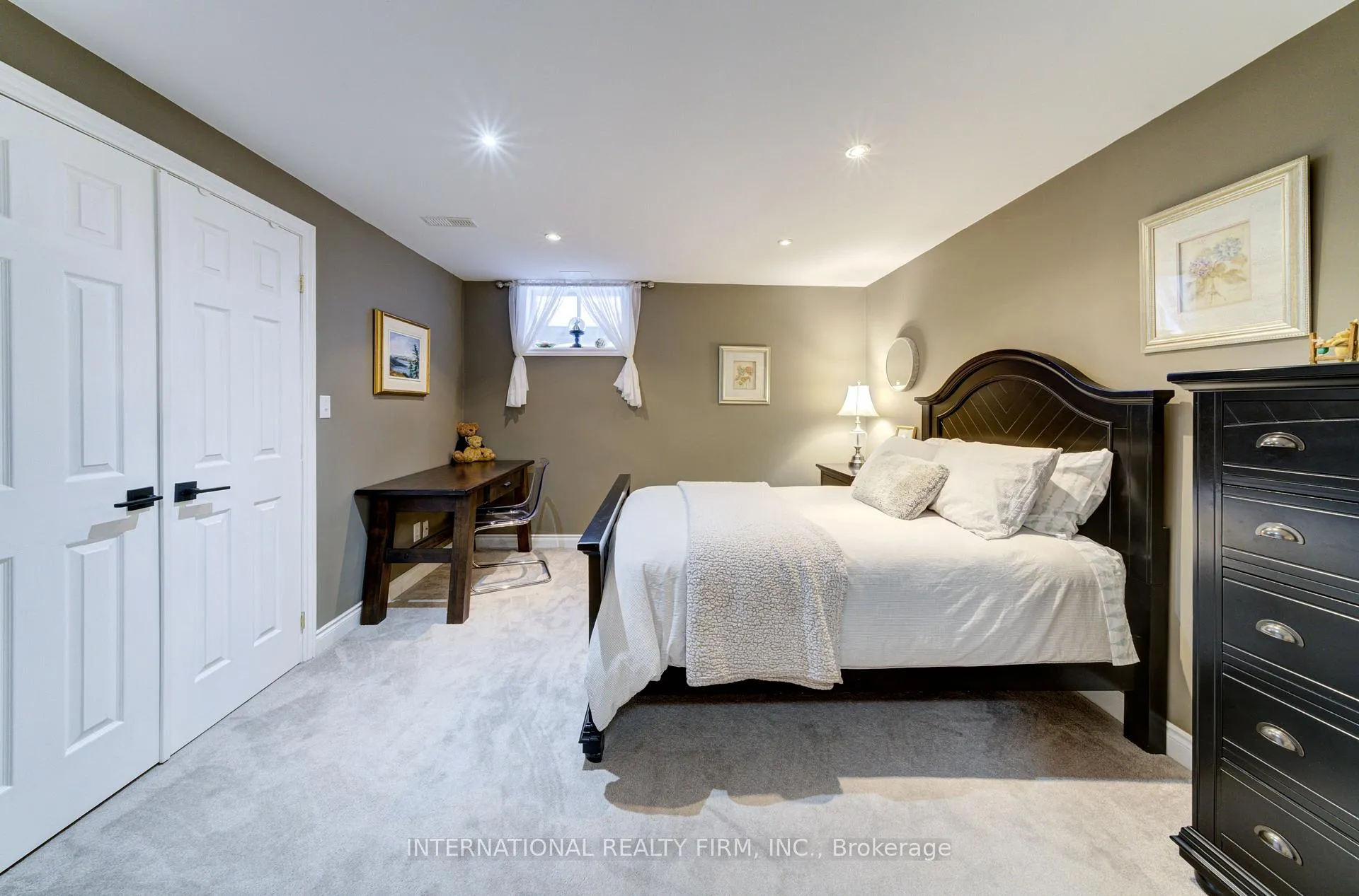 Photo 34 of 20 Prince William Way, Barrie, Innis-Shore — HOMEH
