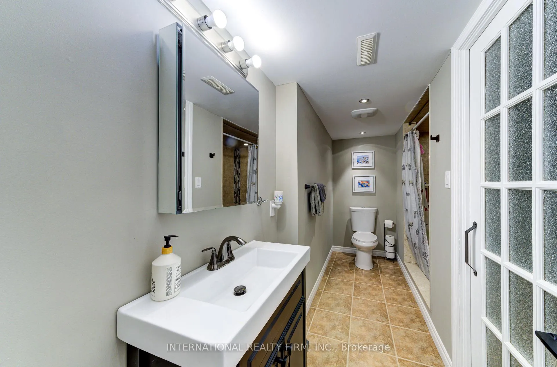 Photo 37 of 20 Prince William Way, Barrie, Innis-Shore — HOMEH