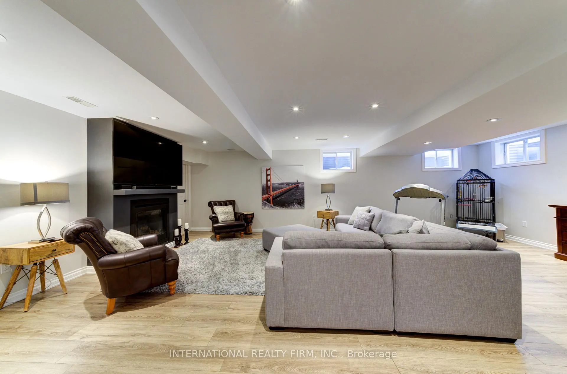 Photo 39 of 20 Prince William Way, Barrie, Innis-Shore — HOMEH