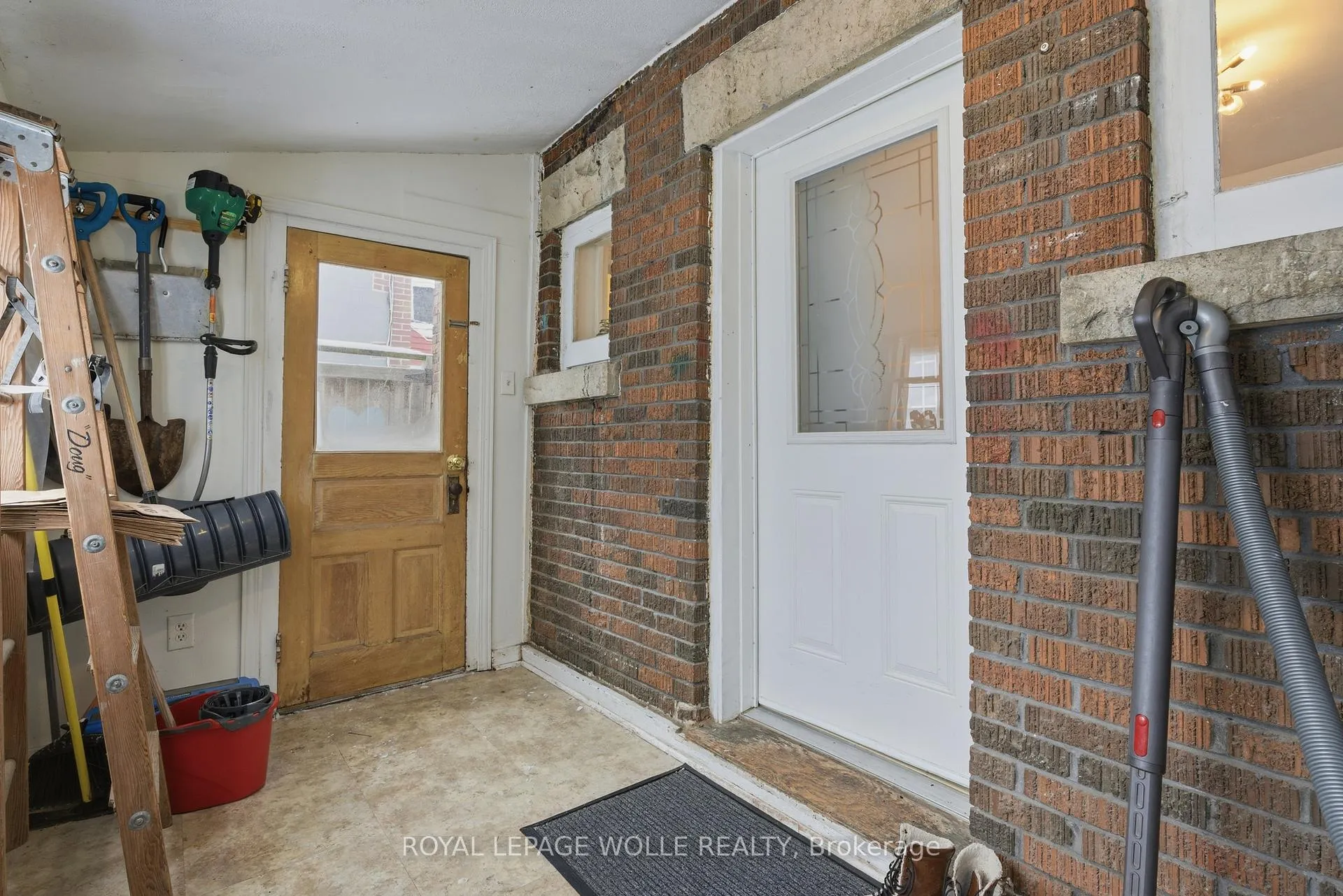 Photo 24 of 25 London Road W, Guelph, Exhibition Park — HOMEH