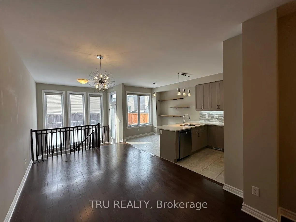 Photo 10 of 130 Eric Maloney Way, Ottawa, Blossom Park/Kemp Park/Findlay Creek — HOMEH