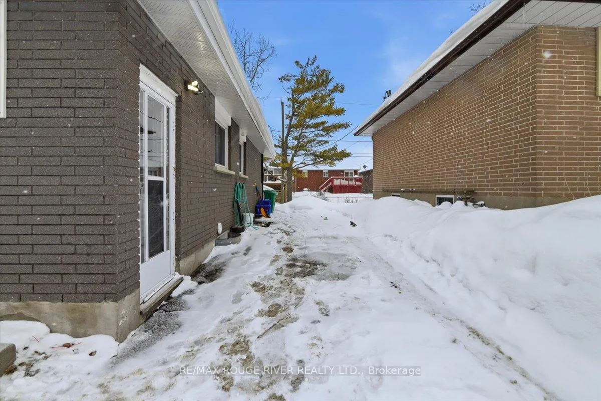 Photo 3 of 499 Raymond Street, Peterborough, Northcrest Ward 5 — HOMEH